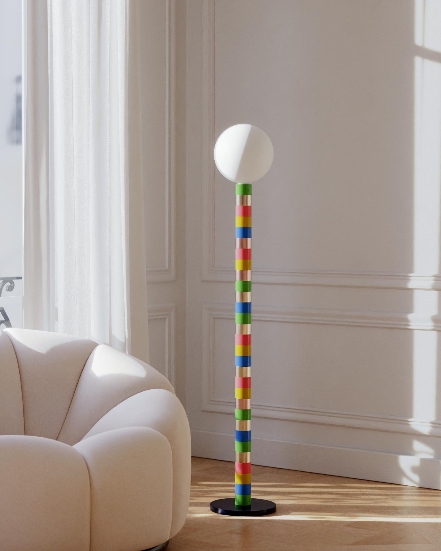 The Donna III floor lamp emits an intimate glow, casting a warm and inviting ambiance through its opaline bulb, wherever it stands. Versatile in its application, it gracefully adorns living rooms, bedrooms, or even next to a bookshelf, adding a