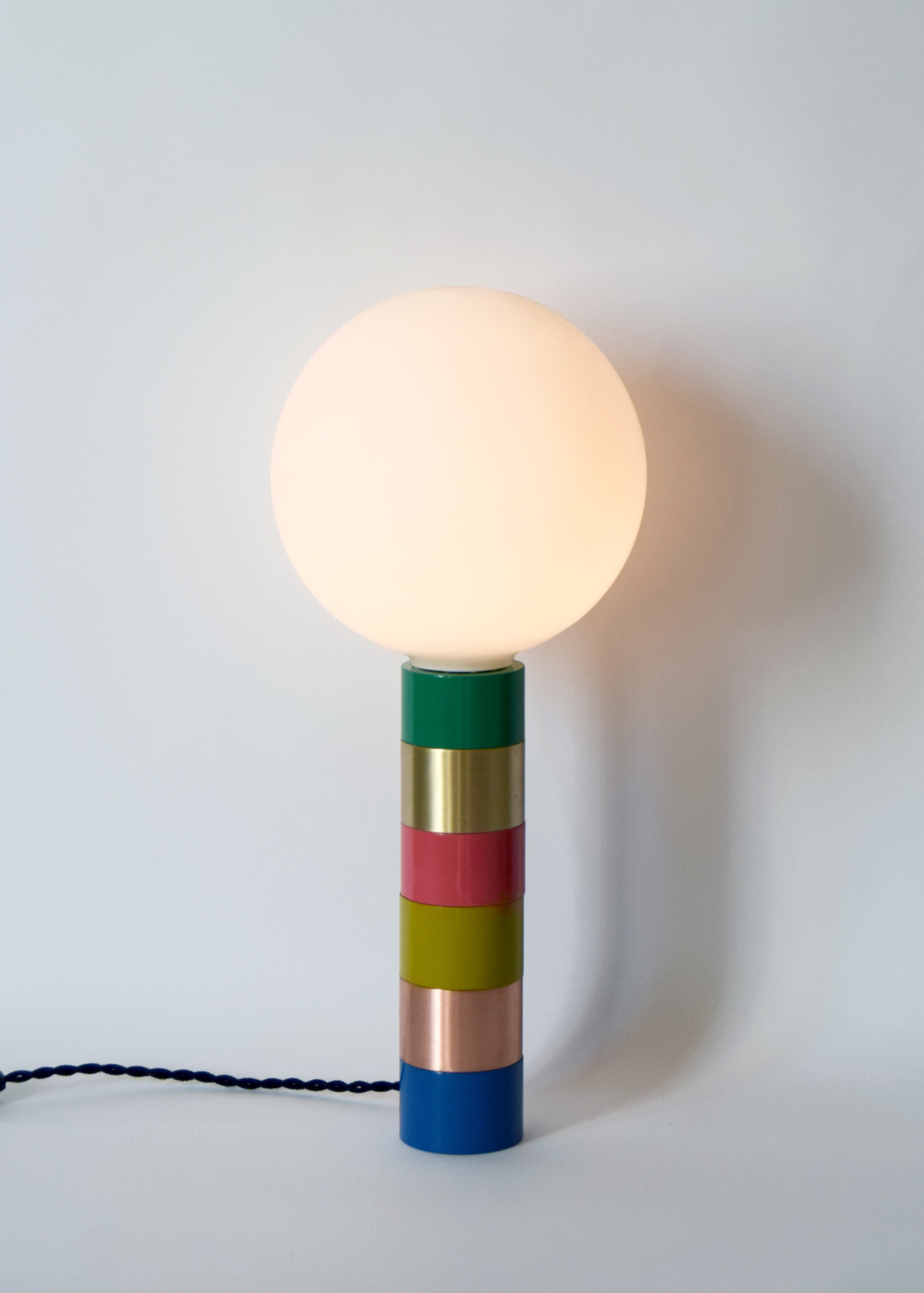 The Donna table lamp diffuses an intimate light. They dress a room, a bedside table next to a book. Comforting lightings, with character.

Table lamp - 2021

Composition :
Brass, Copper, Powder-coated aluminum, Hand-blown glass shade

Dimensions
