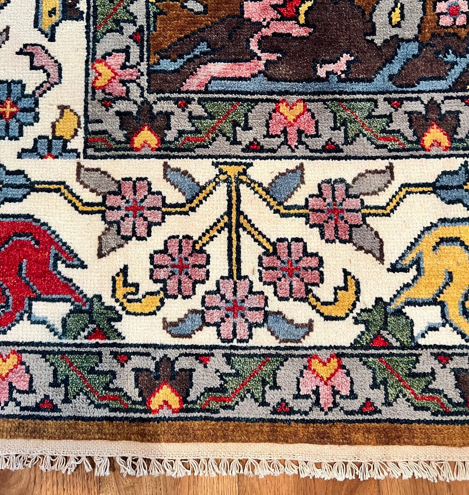 Tapis de style Bijar du 21e siècle richement coloré représentant des animaux, des fleurs et des arbres en vente 7
