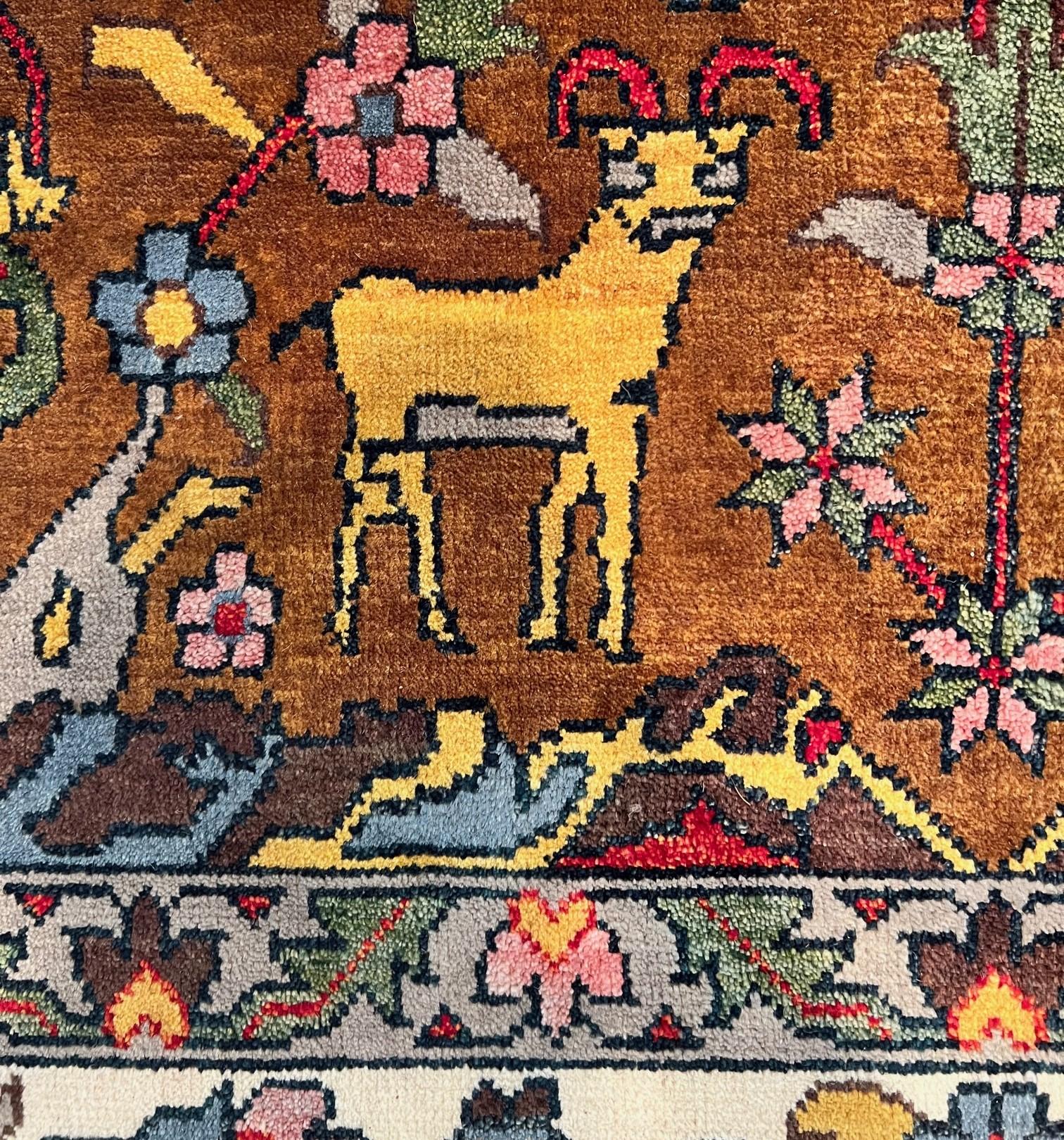Tapis de style Bijar du 21e siècle richement coloré représentant des animaux, des fleurs et des arbres en vente 8