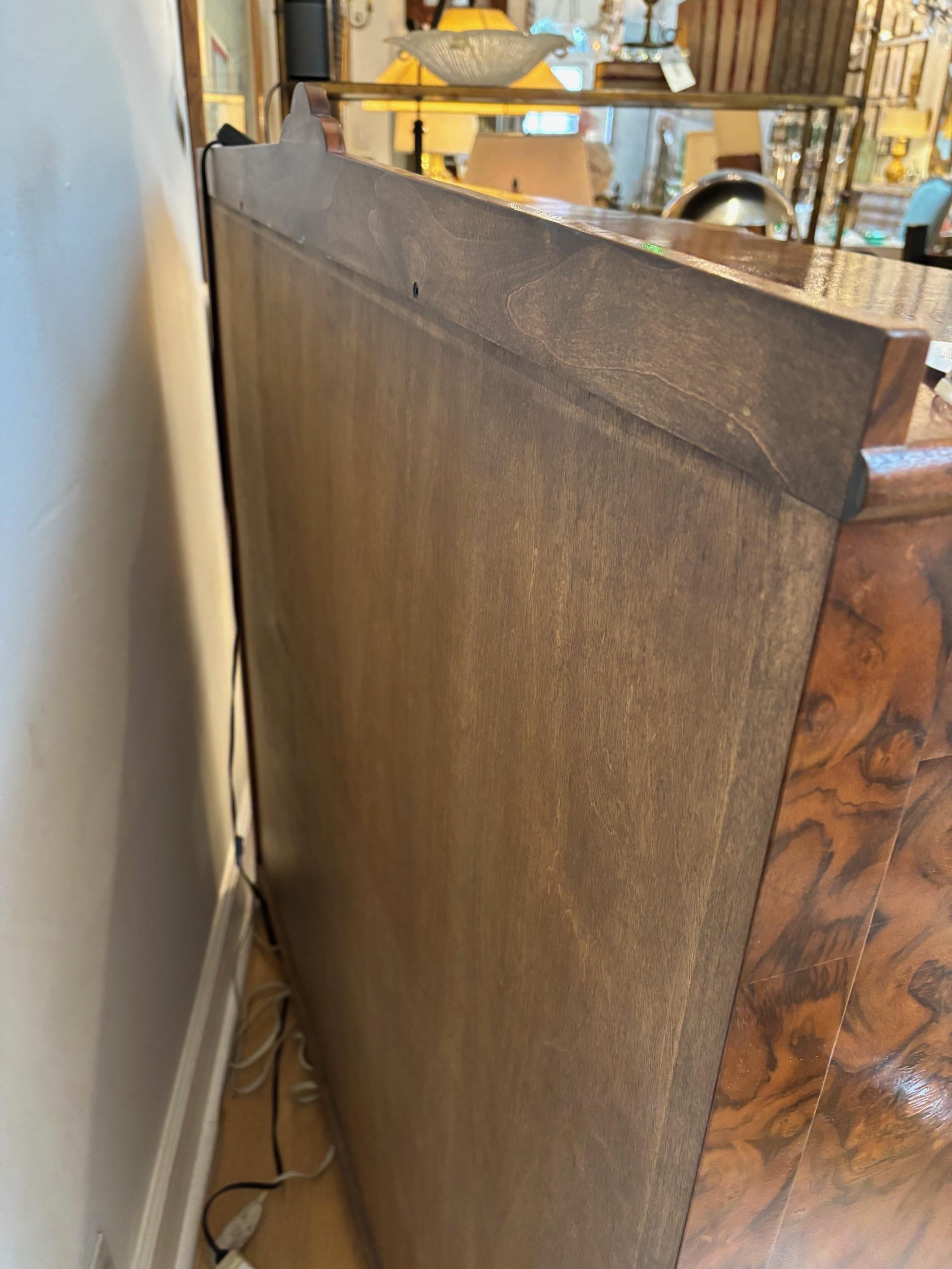 21st C. Walnut Burl Veneer Glass Paneled Two Door Adjustable Two Shelves Vitrine For Sale 4