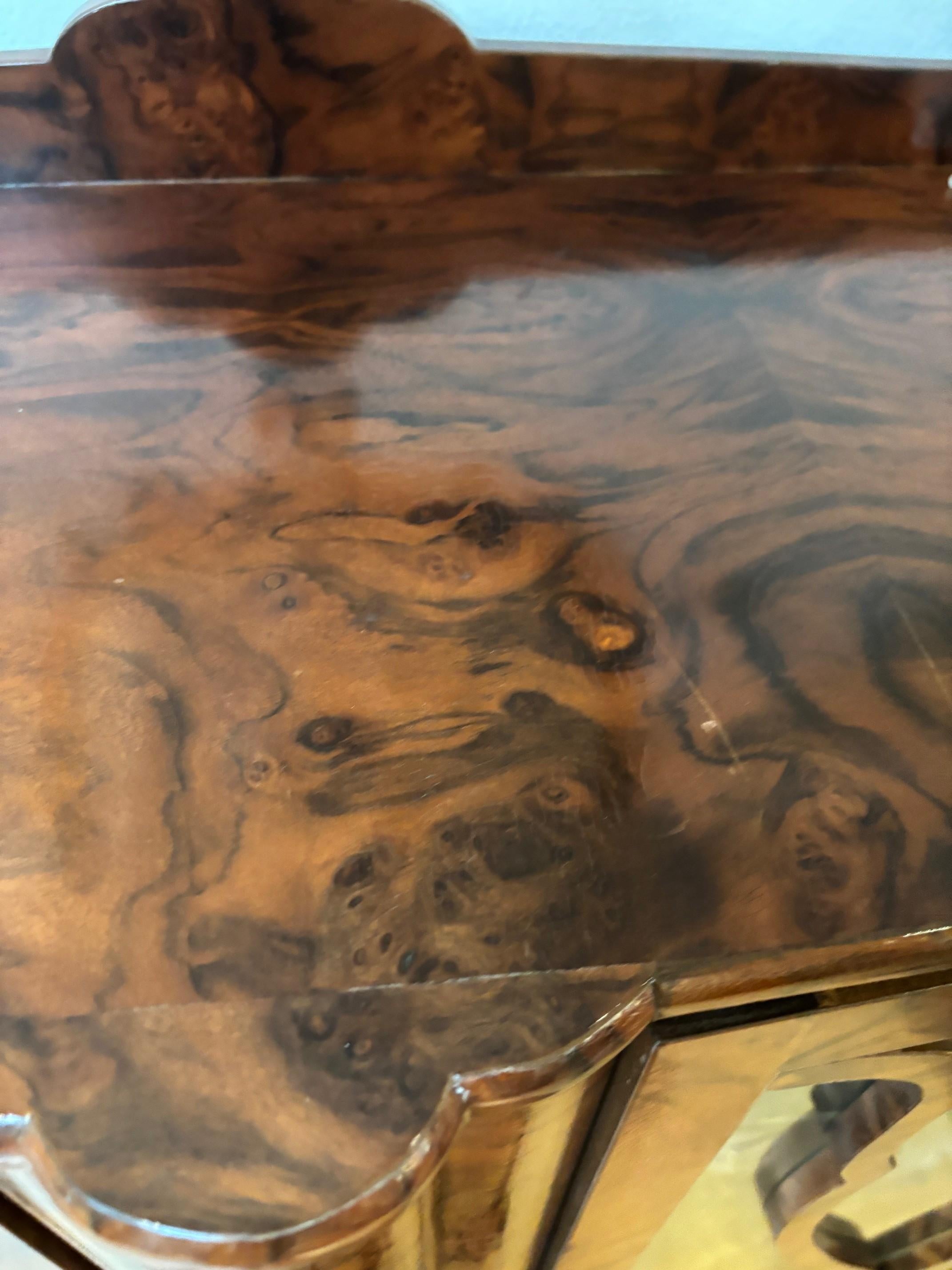 21st C. Walnut Burl Veneer Glass Paneled Two Door Adjustable Two Shelves Vitrine For Sale 7