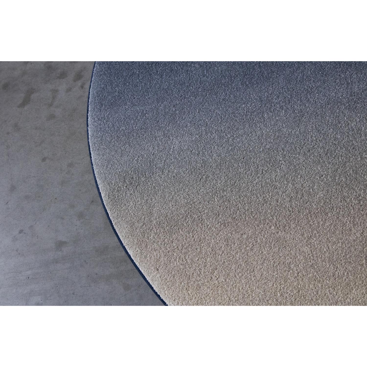 Modern Tappeto Rotondo Sfumato Blu Beige Contract by Deanna Comellini In Stock ø 200 cm For Sale