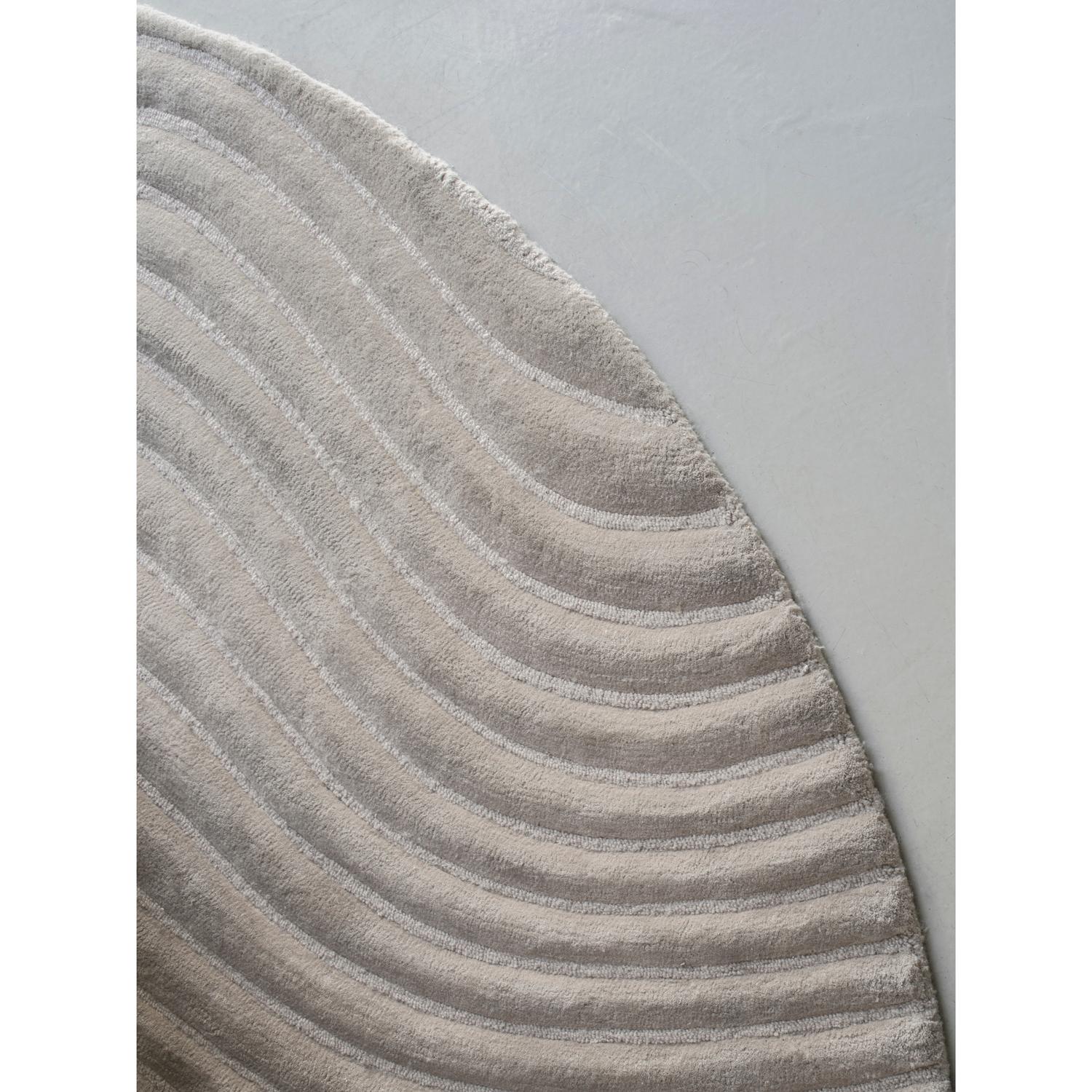 Indian 21st Cent Living Room Waves Wool Warm Grey Rug by Deanna Comellini ø 240 cm For Sale