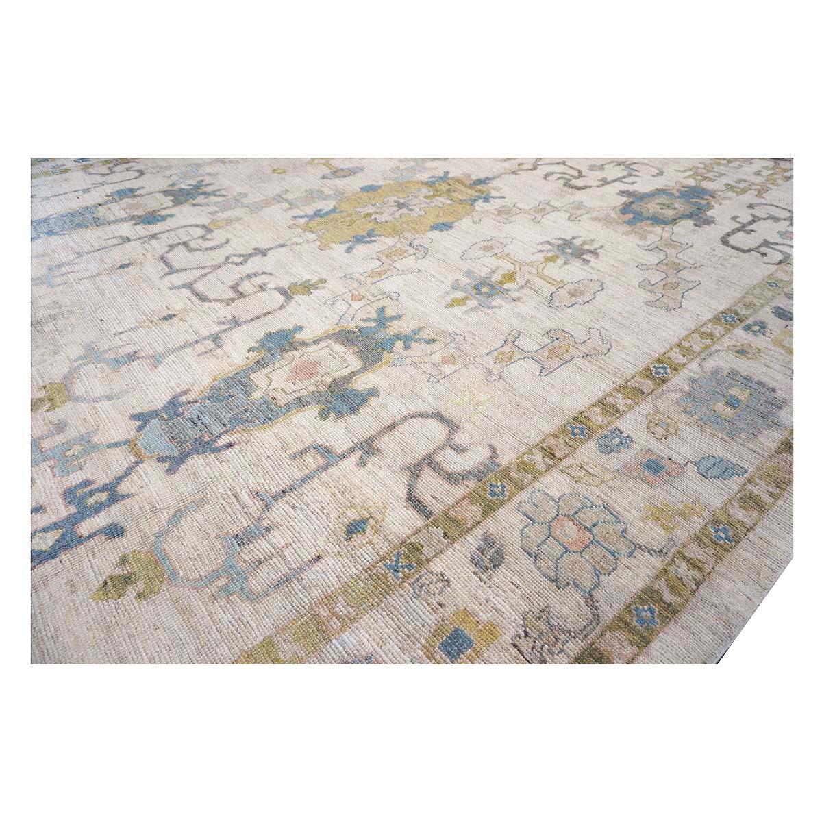 21. Jahrhundert. Türkischer Oushak-Teppich in Übergröße 12x19 in Elfenbein, Olivgrün und Blau, handgefertigt im Angebot 3