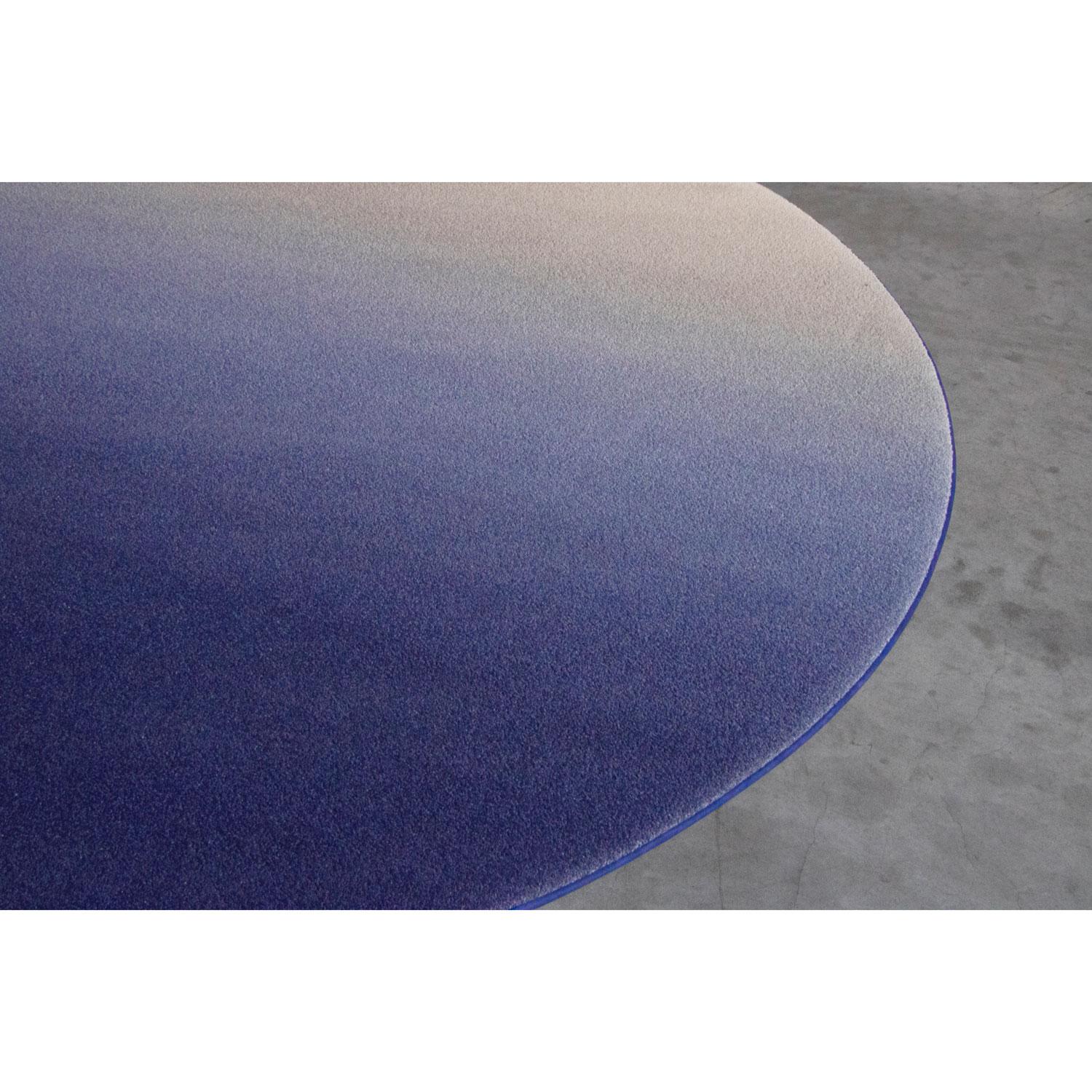 Woven 21st Cent Round Gradation Very Peri Pantone Rug by Deanna Comellini ø 200 cm