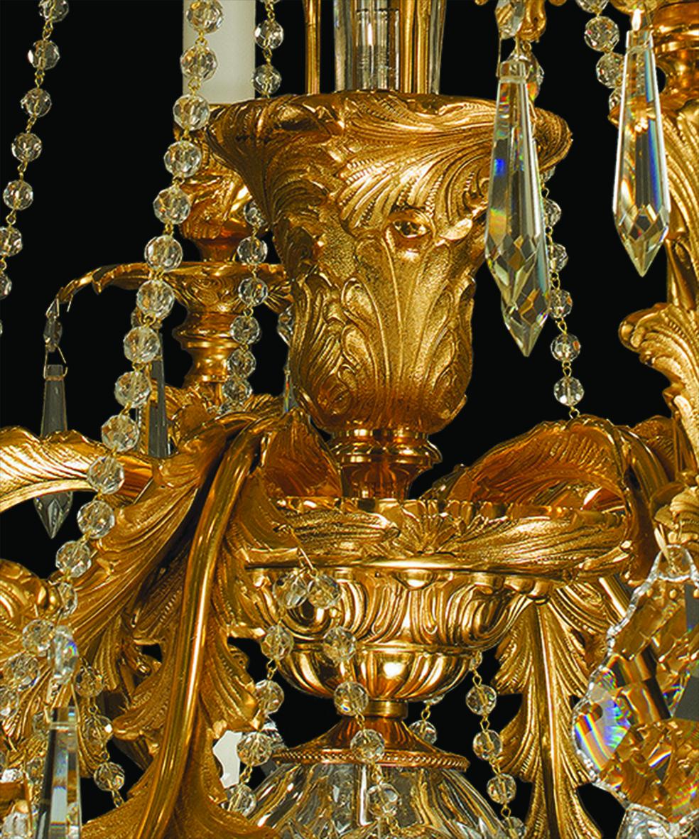 Louis XVI 21e siècle, lustre à 12 éclairages en cristal transparent et bronze en vente