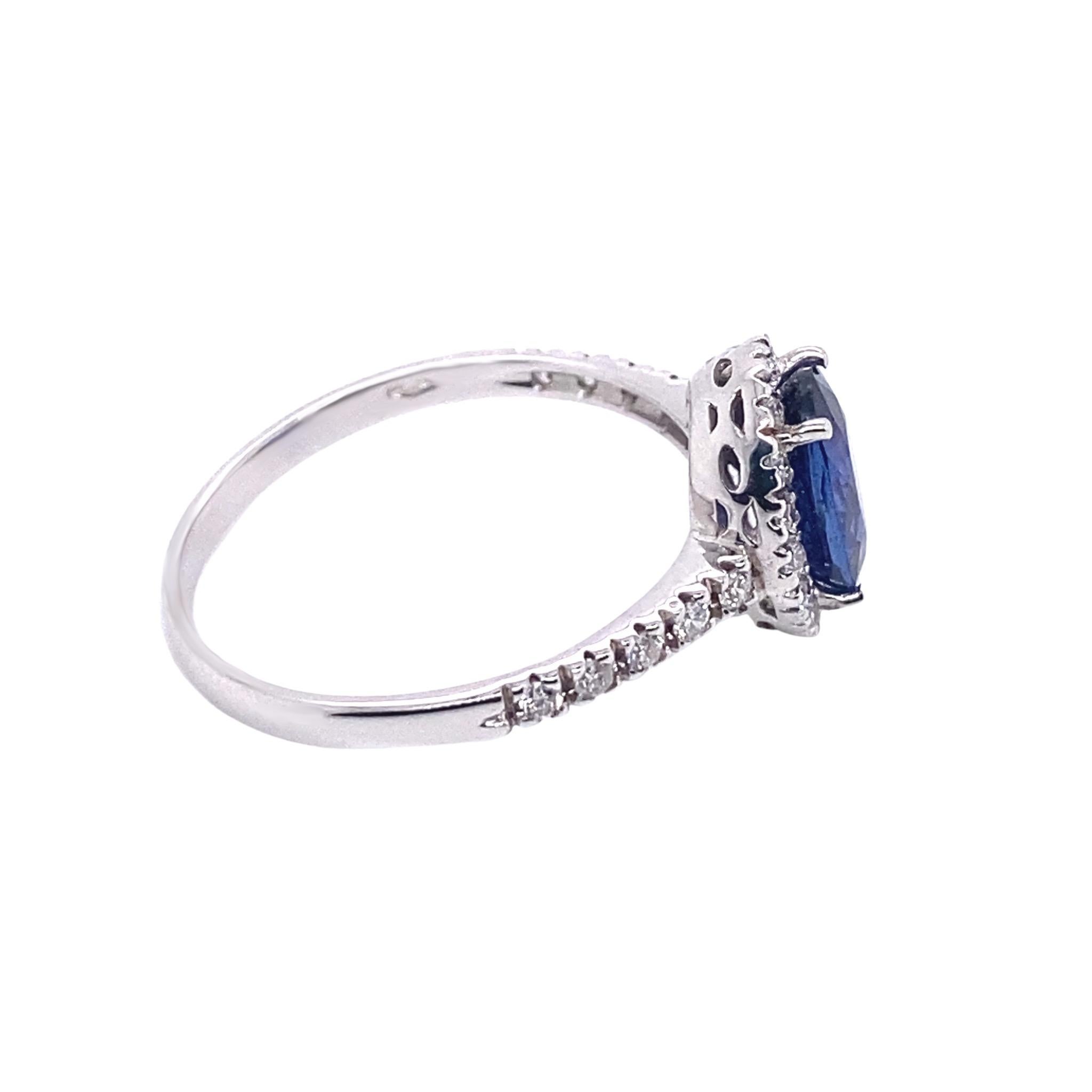 This 18-karat white gold ring is set with a single 1.51-carat blue sapphire and 0.24 carats of G VS-rated diamonds. It was designed and produced by hand in Palermo, Sicily, by master jewellers.

The setting measures 1.1 cm long and 0.9 cm across.