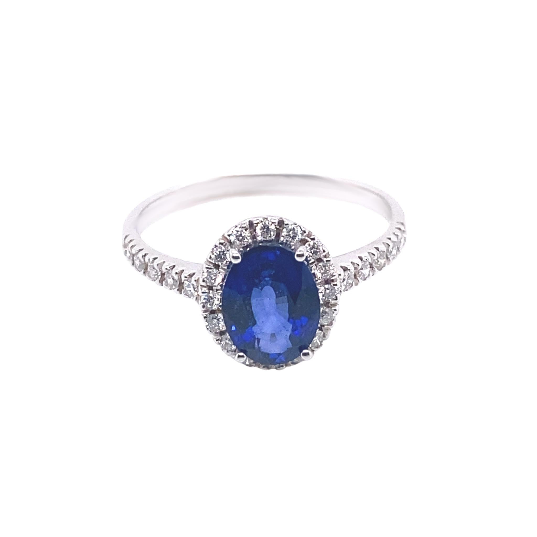 Contemporary 21st Century 18-Karat White Gold 1.51-Carat Blue Sapphire Diamond Cocktail Ring For Sale