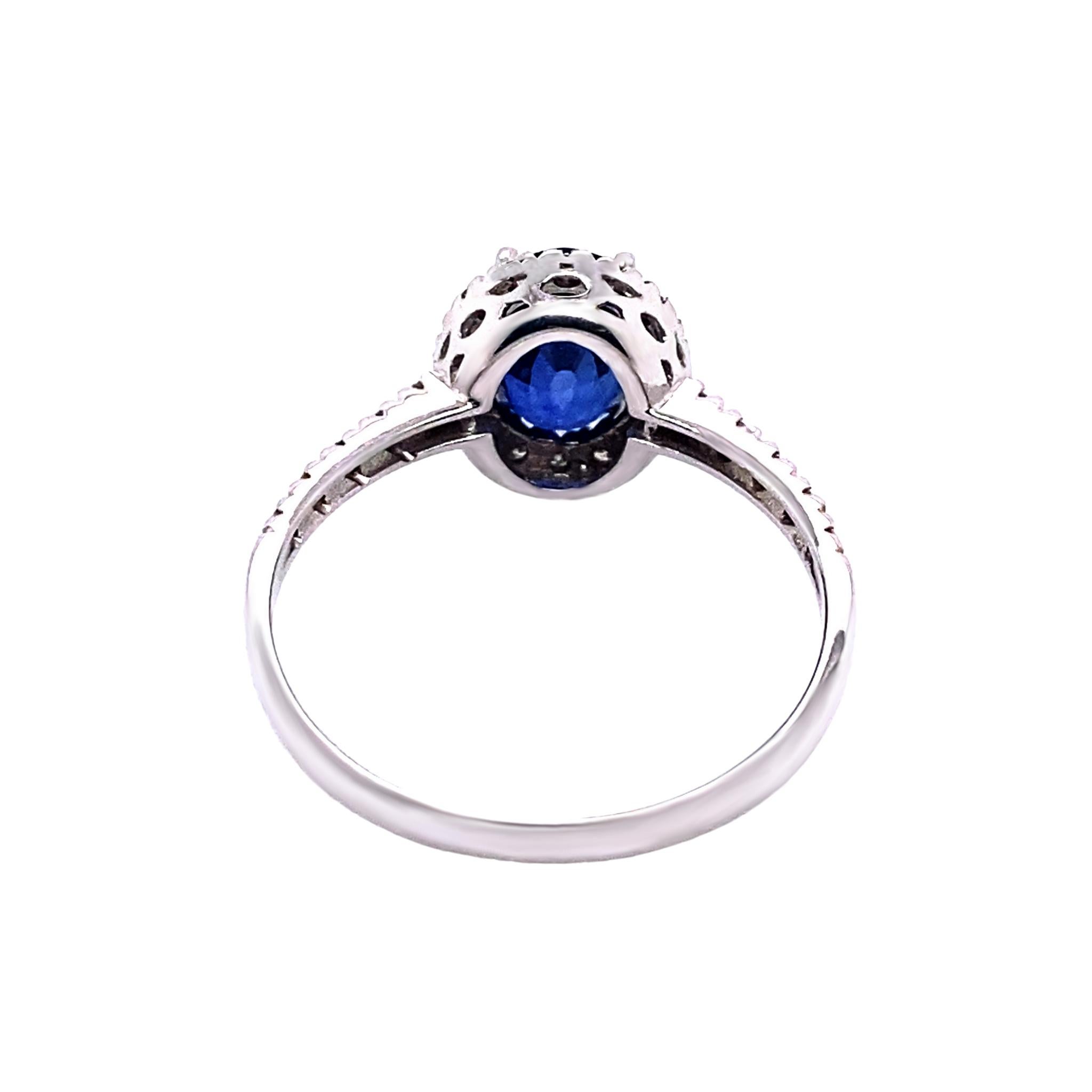 21st Century 18-Karat White Gold 1.51-Carat Blue Sapphire Diamond Cocktail Ring In New Condition For Sale In Palermo, Italy PA