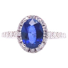 21e siècle Bague de cocktail en or blanc 18 carats 1,51 carats saphir bleu diamant