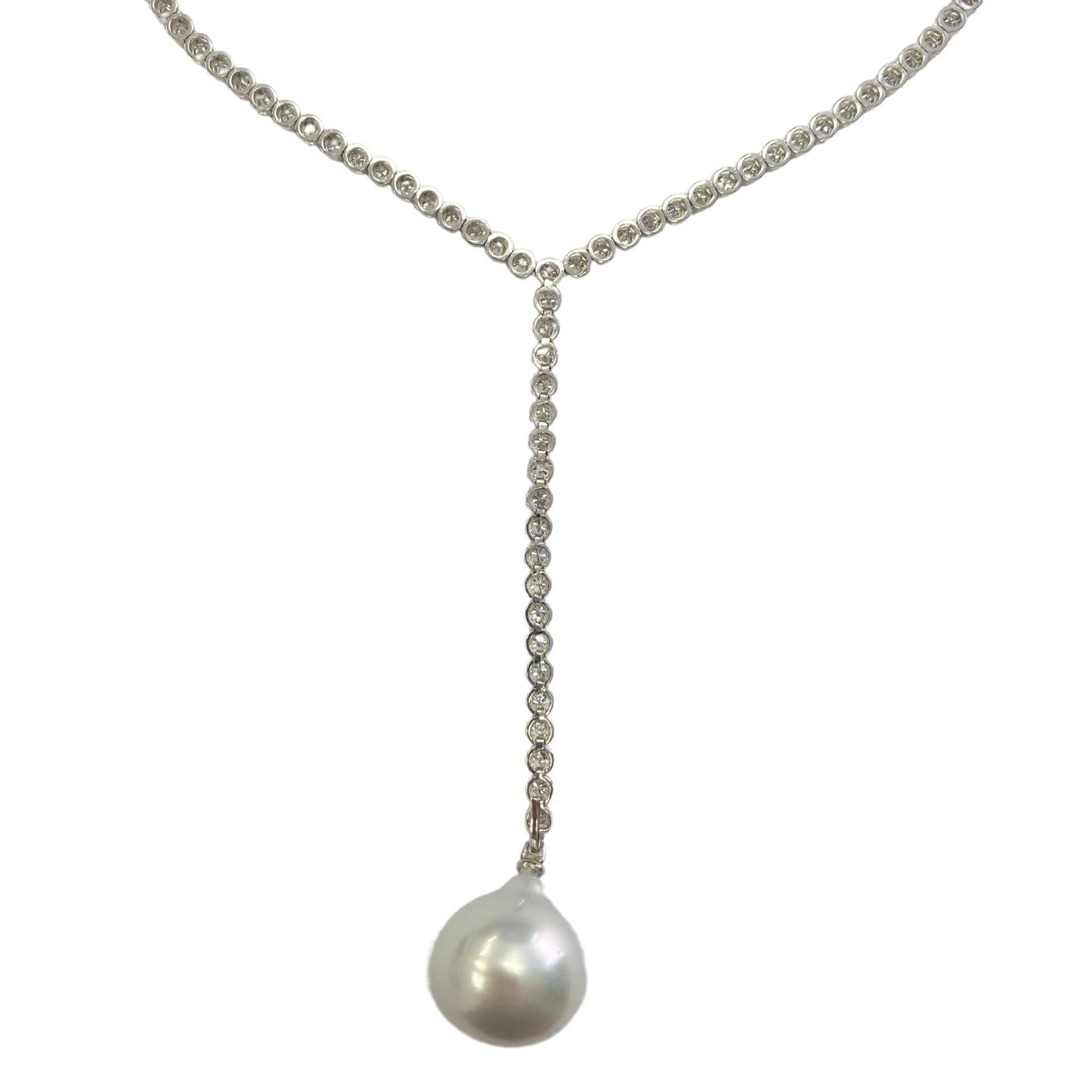 An elegant statement piece. This lavalier necklace contains 2.52 carats of F/G VVS diamonds set into 18-karat white gold and is finished with a 26-carat Australian pearl pendant. The necklace is 42 centimetres long; the drop chain and pearl are 7.5