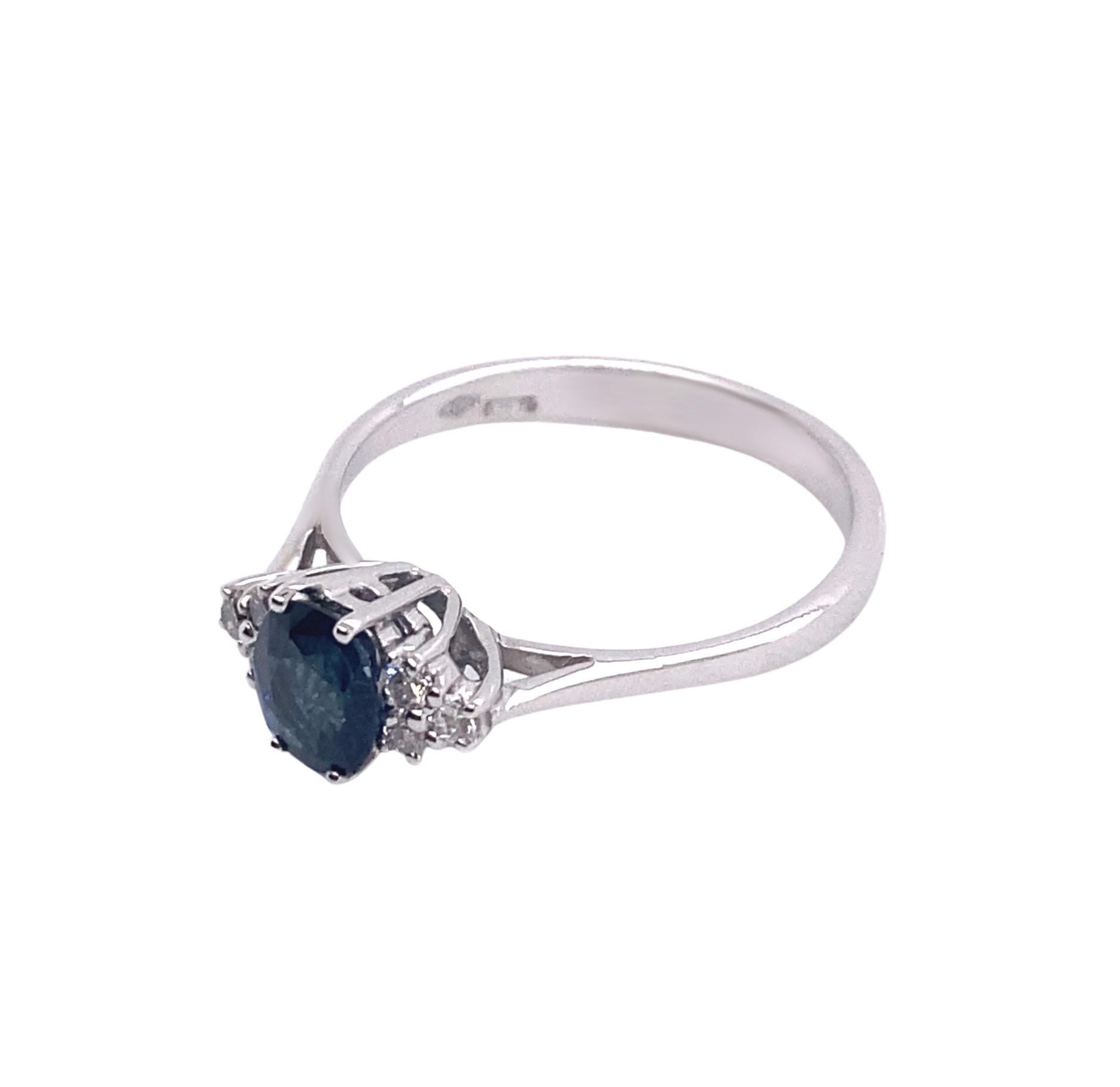 Women's 21st Century Exquisite 18K White Gold Sapphire and Diamond Cluster Ring For Sale