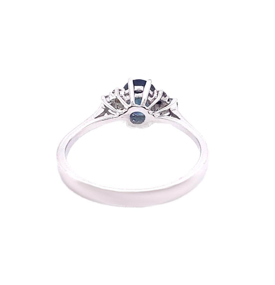 21st Century Exquisite 18K White Gold Sapphire and Diamond Cluster Ring For Sale 1