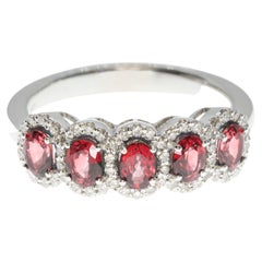 Bague de cocktail ou d'anniversaire en or blanc 18 carats avec diamants et rubis, XXIe siècle