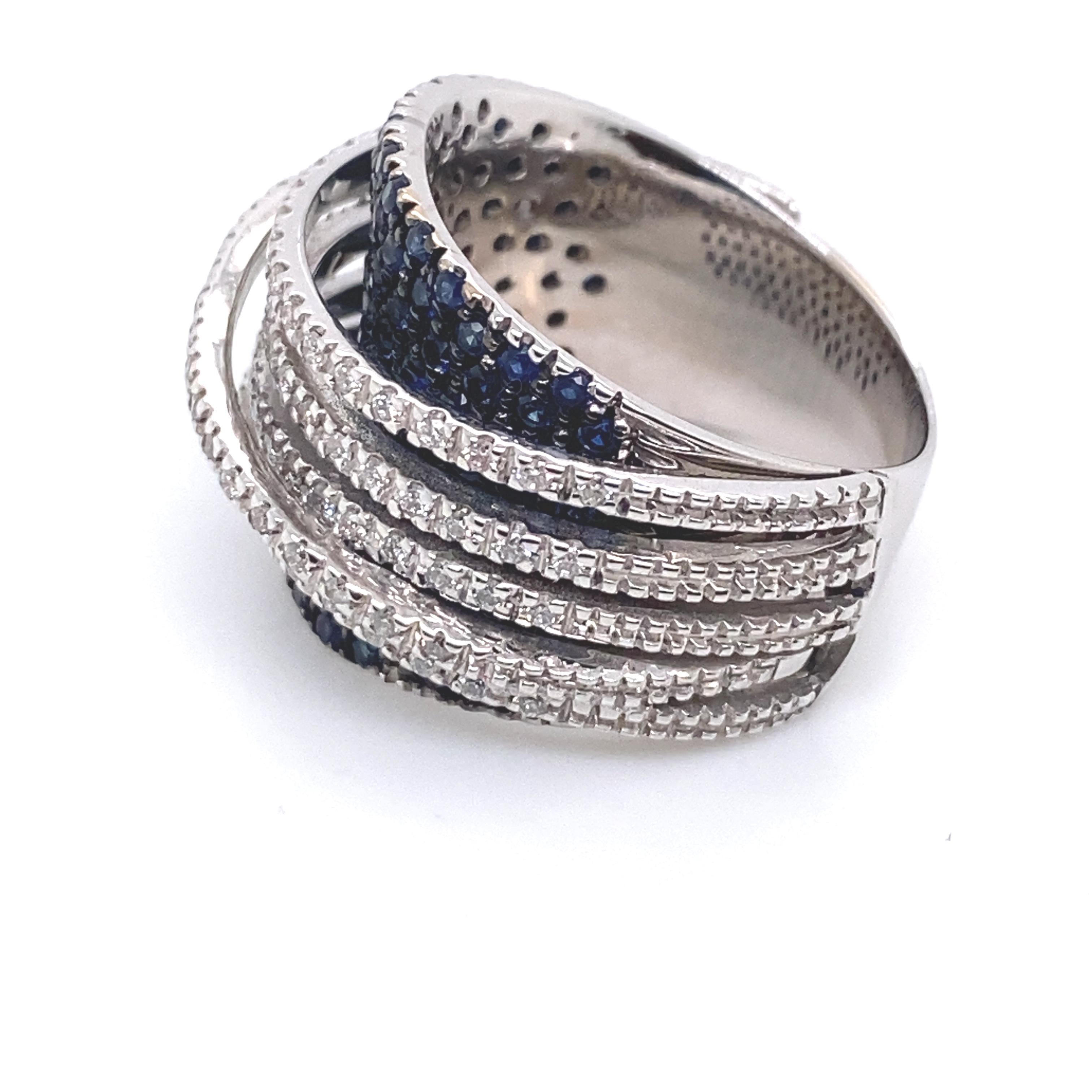 Round Cut 21st Century 18 Karat White Gold, G VS Diamond and Blue Sapphire Cocktail Ring For Sale