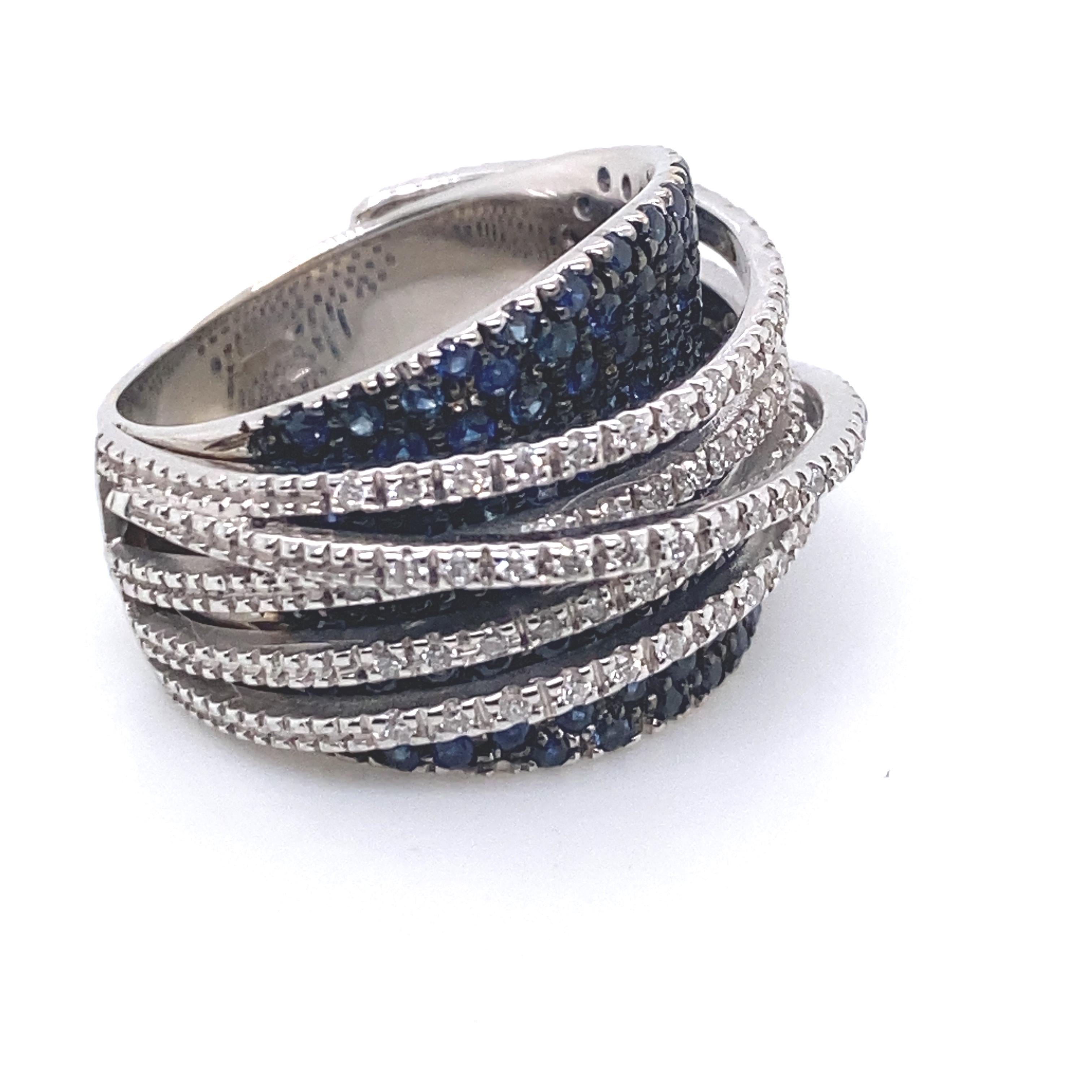 21st Century 18 Karat White Gold, G VS Diamond and Blue Sapphire Cocktail Ring In New Condition For Sale In Palermo, Italy PA