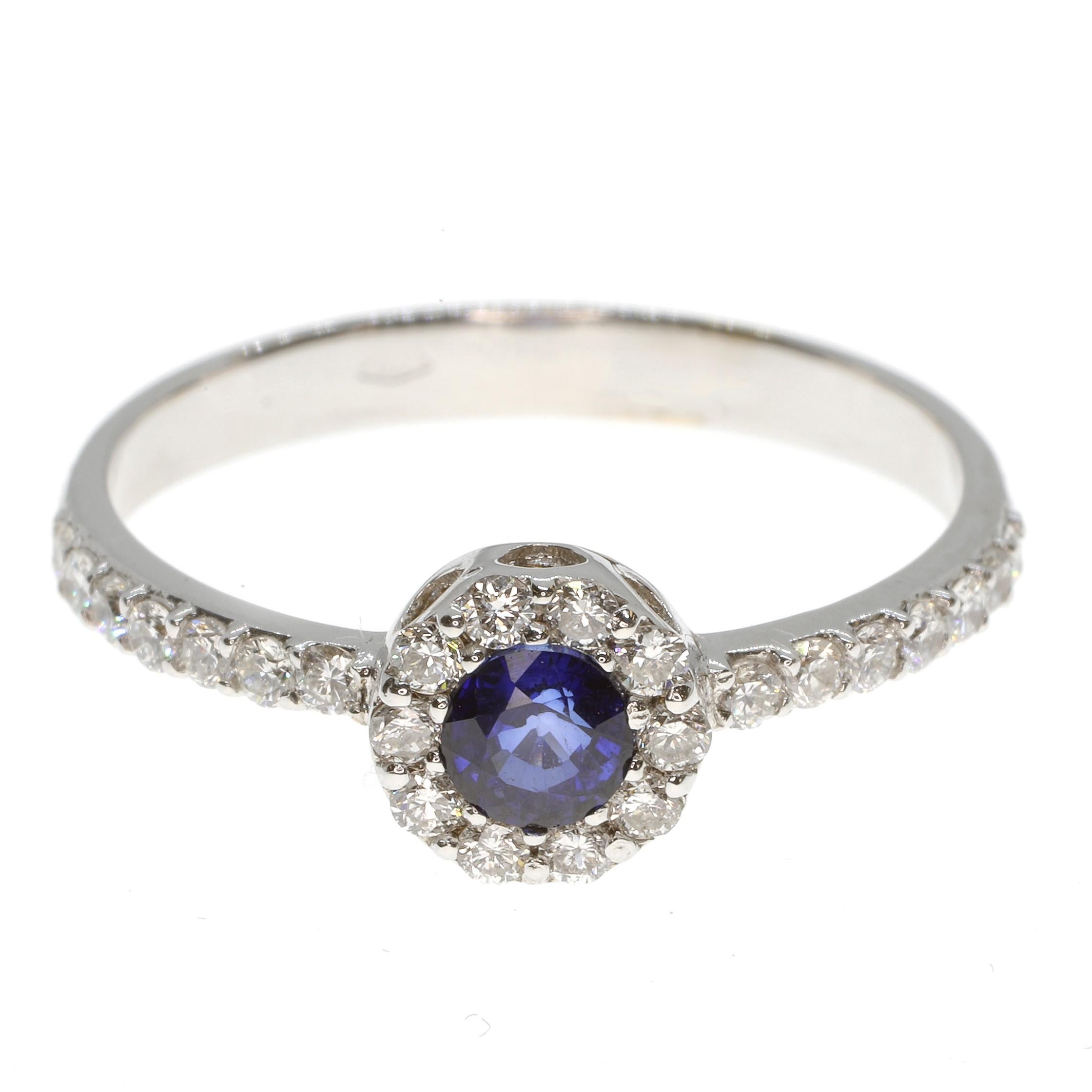 Contemporary 21st Century 18 Karat White Gold, G VS Diamond, Blue Sapphire Ring with Halo For Sale