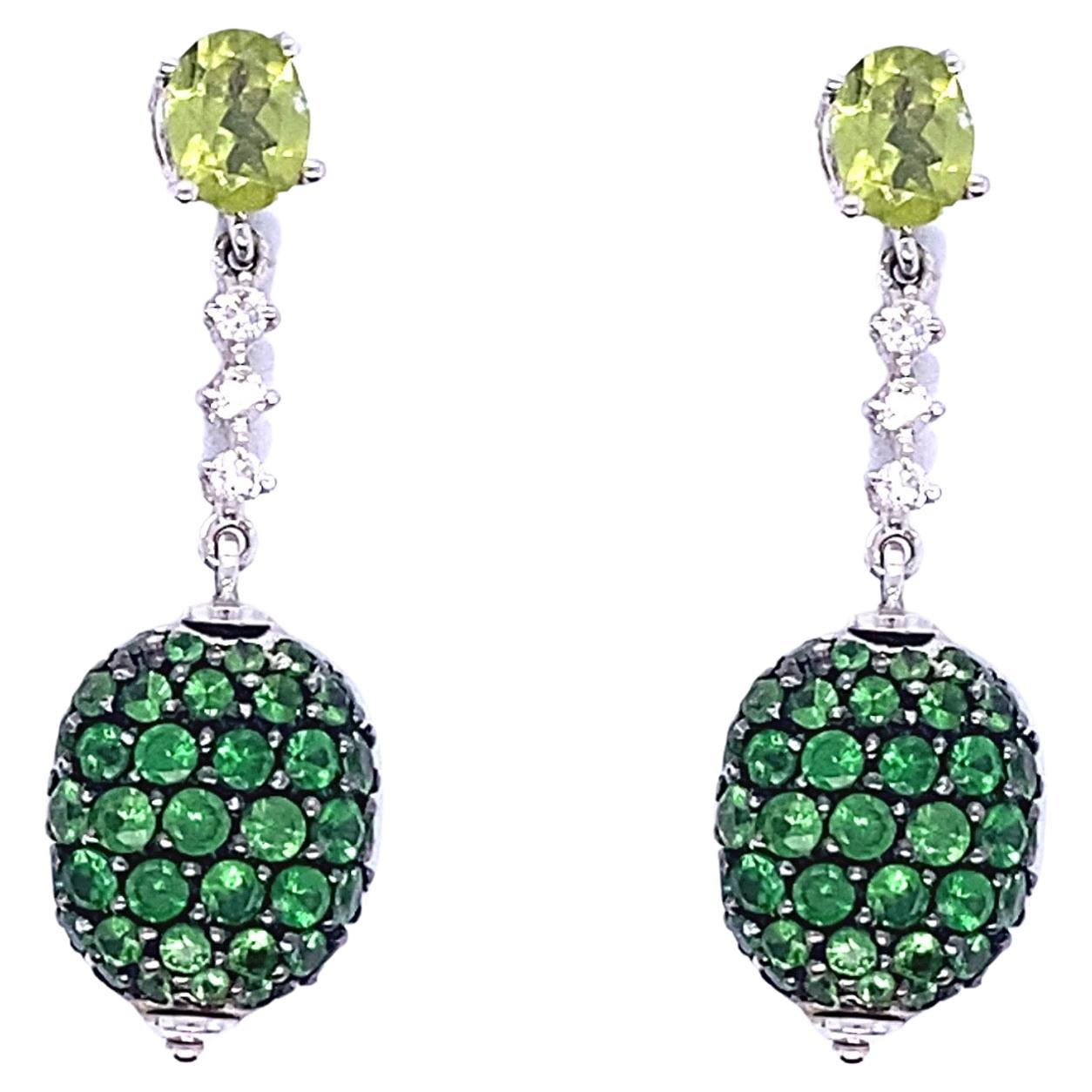 21st Century 18-Karat White Gold V/G-VVS Diamond, Emerald, Peridot Drop Earrings