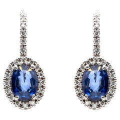 Boucles d'oreilles en goutte du 21e siècle en or blanc 18 carats avec saphir bleu et diamants G VS