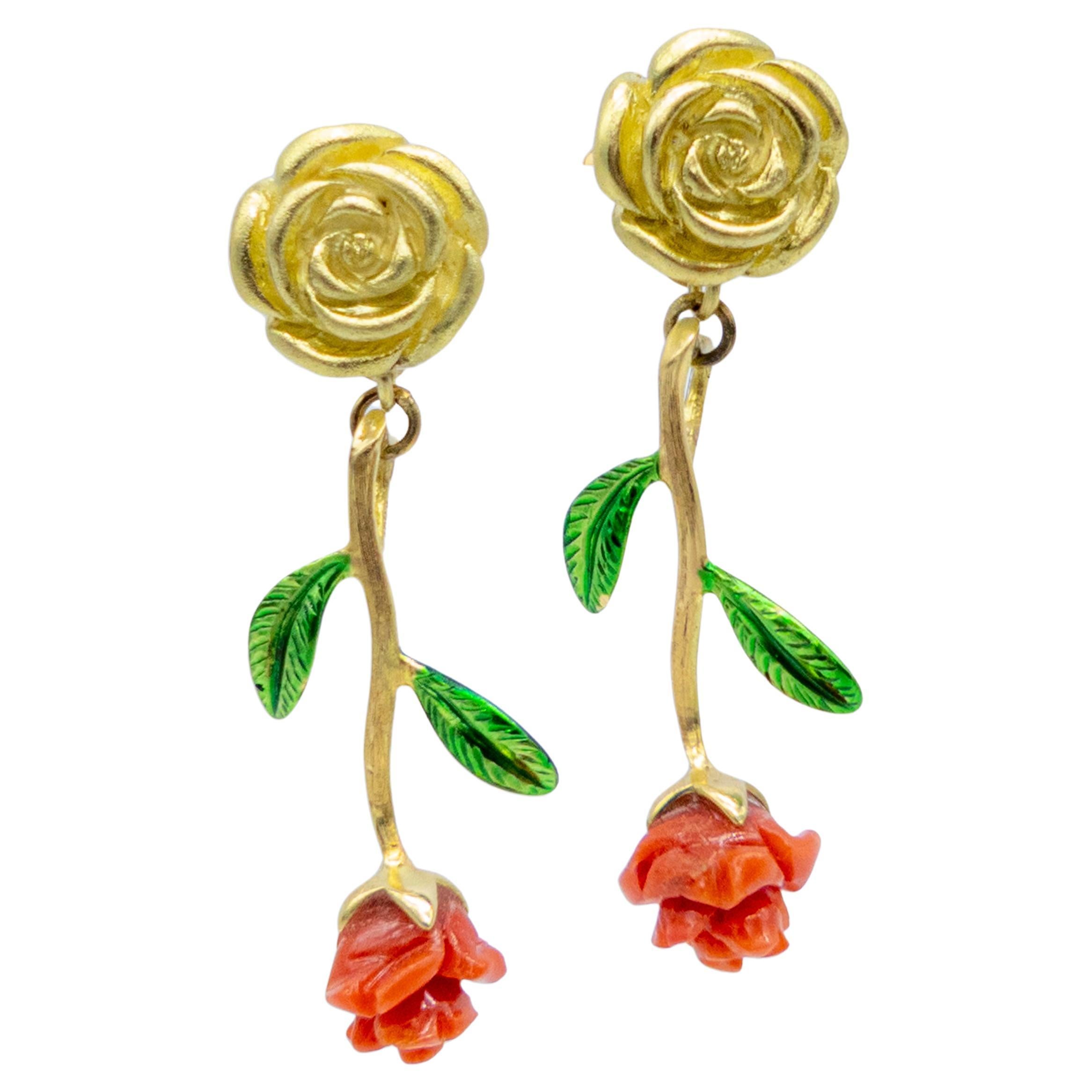 21ème siècle Boucles d'oreilles en or jaune 18 carats Roses Corail rouge Feuilles émaillées