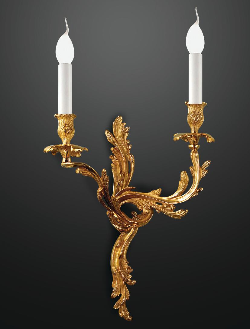 21. Jahrhundert, 2 Lichter Bronze-Applikation im Stil von Luigi XVI (Italienisch) im Angebot