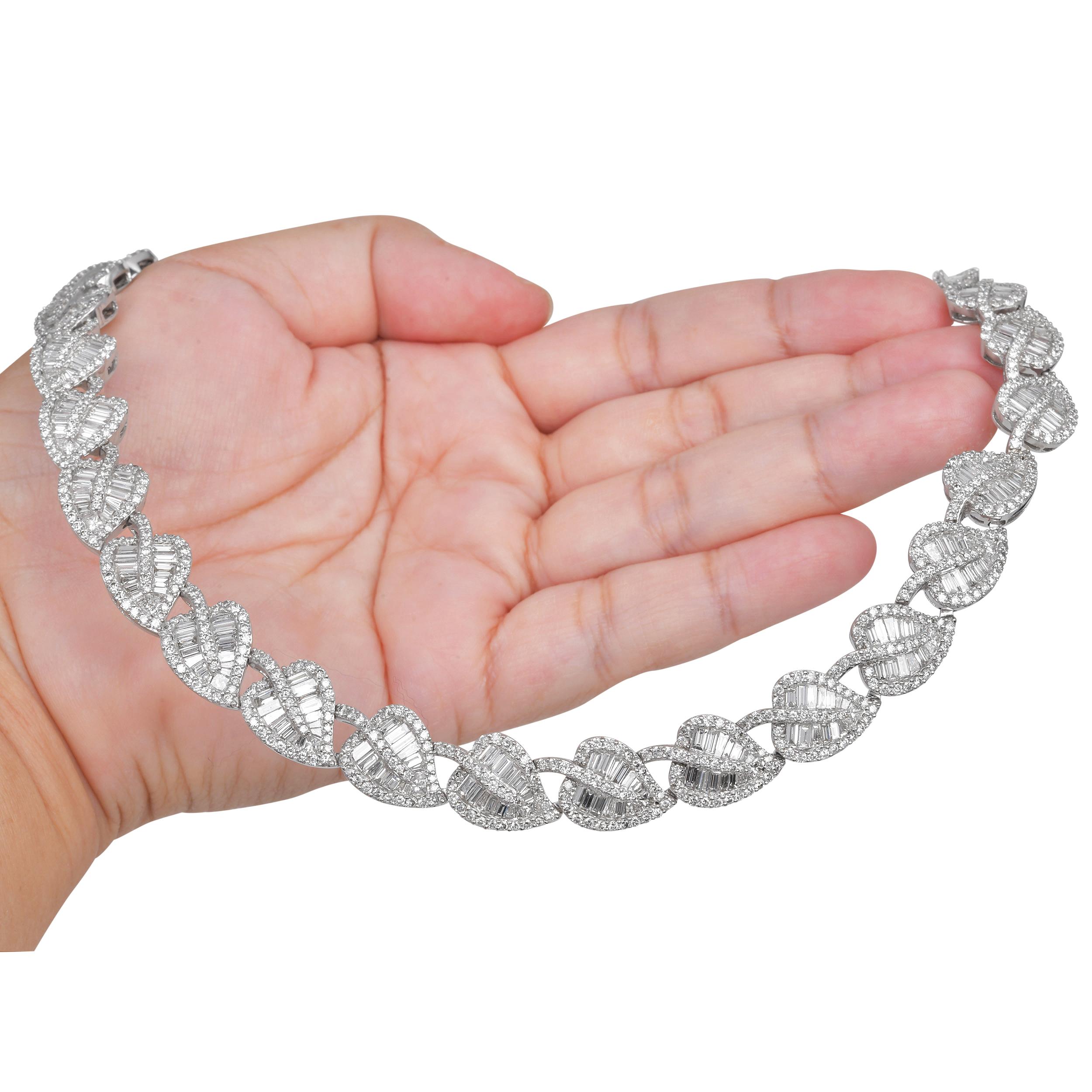 Foglia di diamante del 21° secolo da 27,00 carati  Collana girocollo in oro bianco 18K in vendita 3