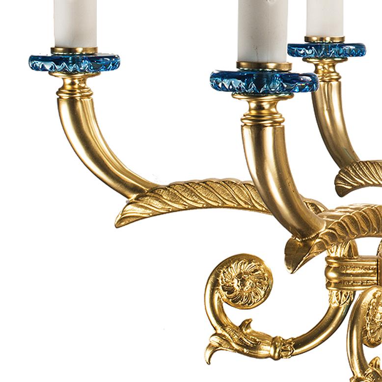 Italiano 21° secolo, lampadario a 6 luci in cristallo chiaro e turchese e bronzo in vendita