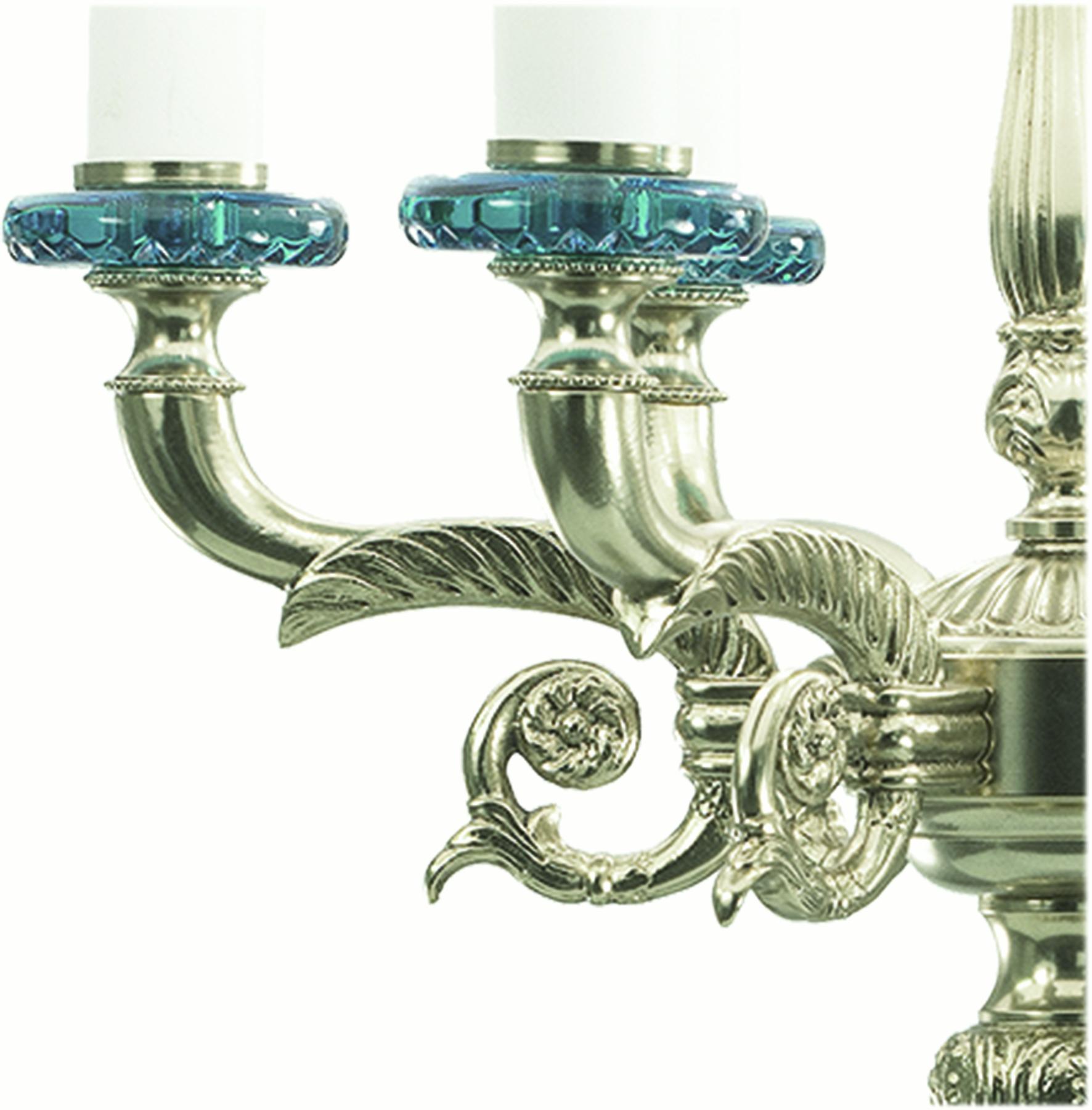 Table lamp with 6 lights in hand-cut clear and turquoise crystal and bronze in patinated silver. Each object is handcrafted and the care for every detail makes each item unique in its kind.
The style of this table lamp  is a modern reinterpretation