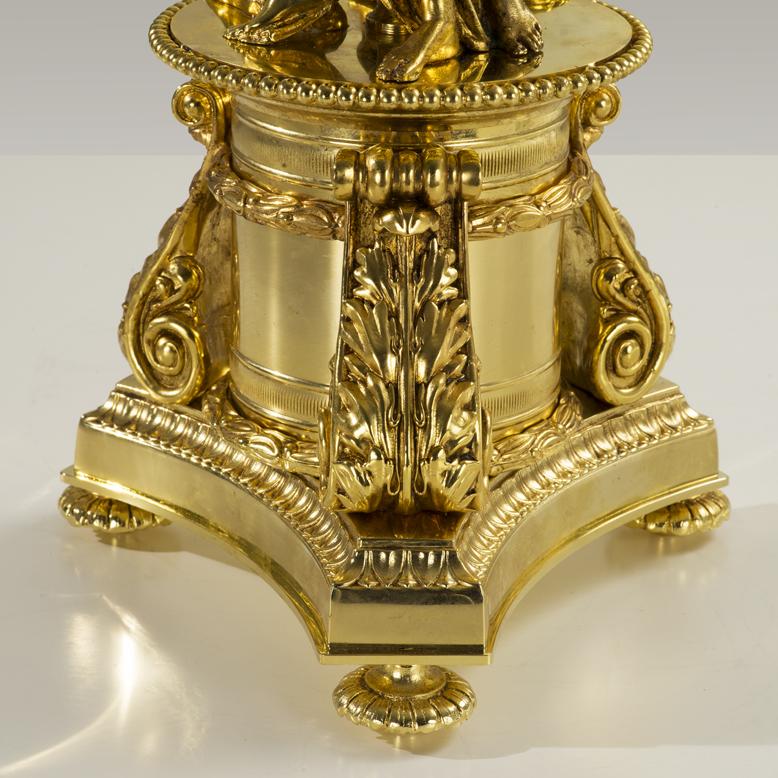 21st century 7- flame gold bronze candelabra. The three figures representing the Venuses are made with the lost wax casting technique and then finely chiselled. This Candelabra has got 7-flames. On request to customer can modificate  the metal