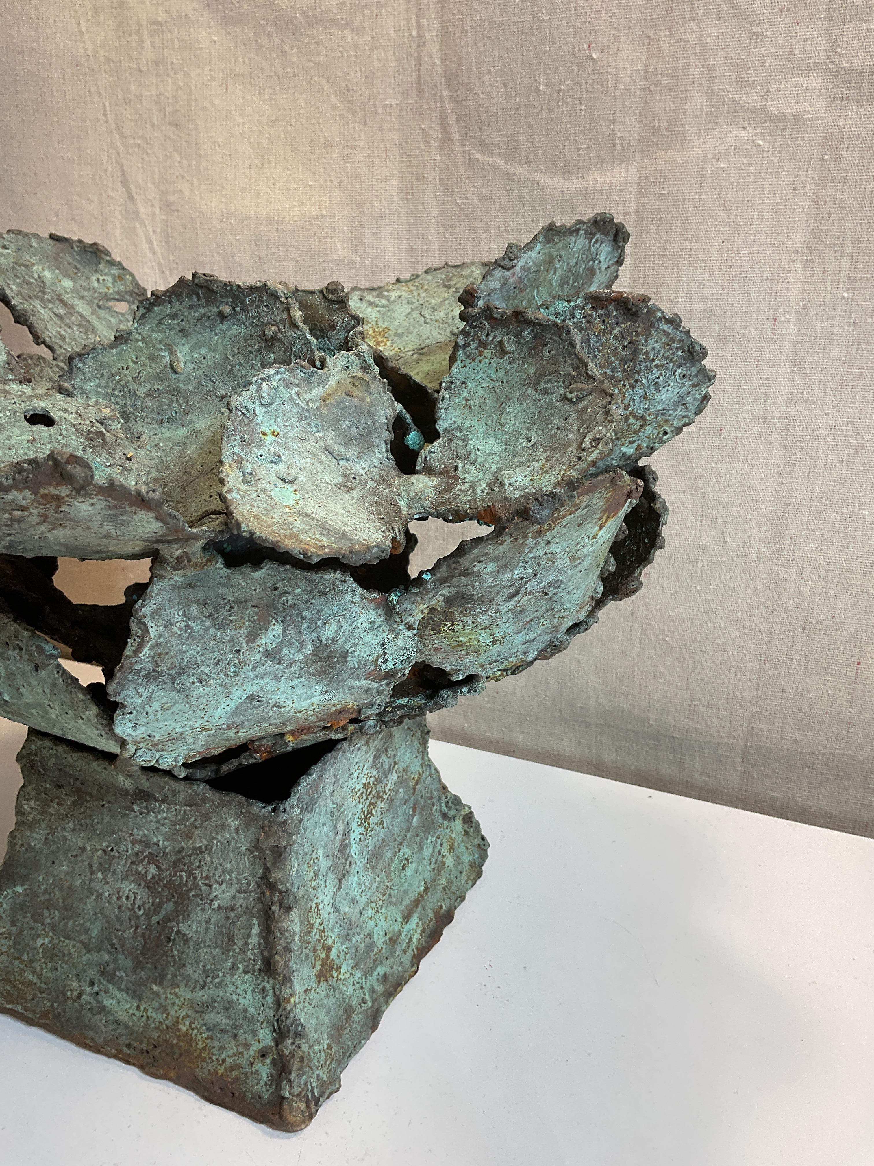 Brutalismo Scultura floreale astratta in bronzo del XXI secolo in vendita