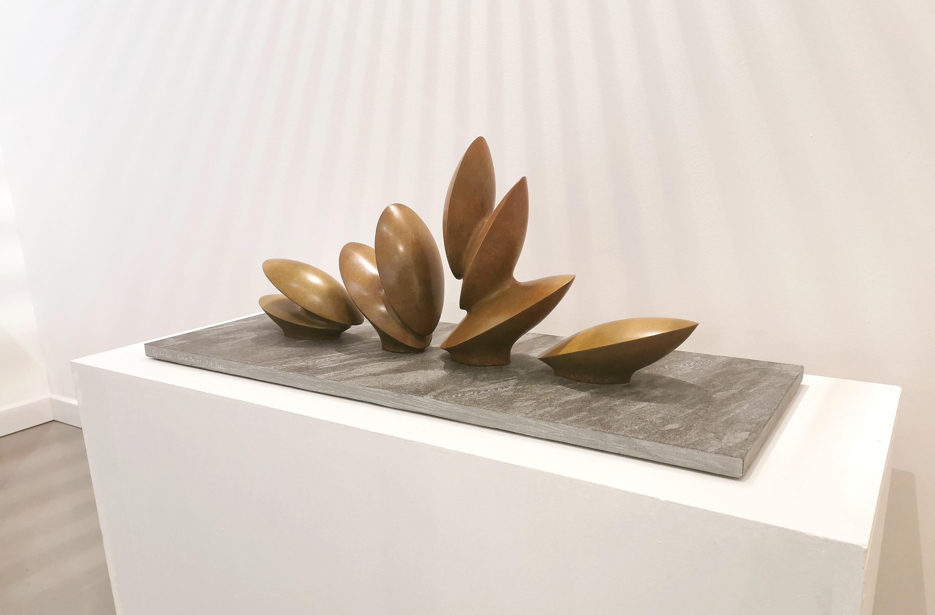Sculpture abstraite du 21e siècle représentant des feuilles dansant par Nicolas Bertoux Neuf - En vente à Paris, FR
