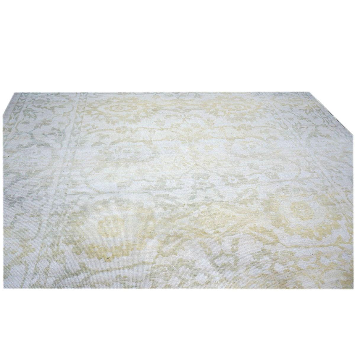 Tissé à la main Tapis persan Sultanabad du 21e siècle 6x6 carré ivoire et vert fait à la main en vente