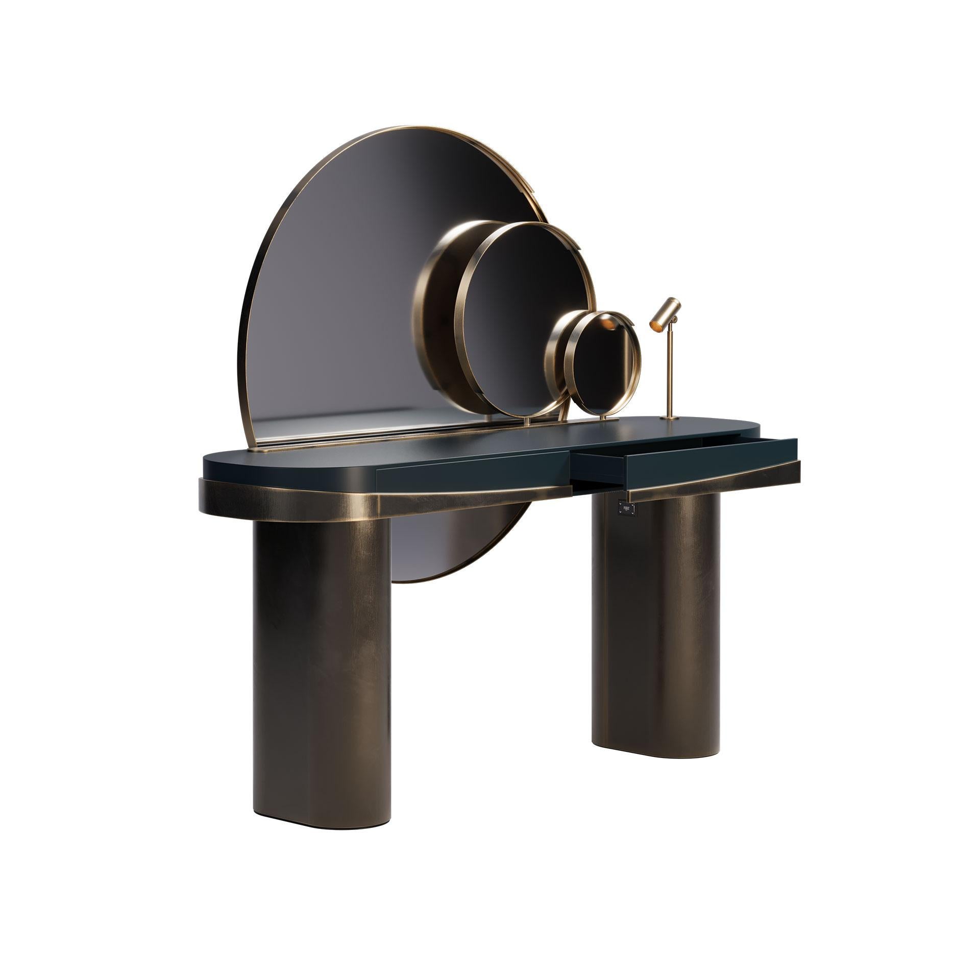 21st Century Aldrich Dressing Table Aged Brushed Brass Lacquered Wood In New Condition For Sale In RIO TINTO, PT