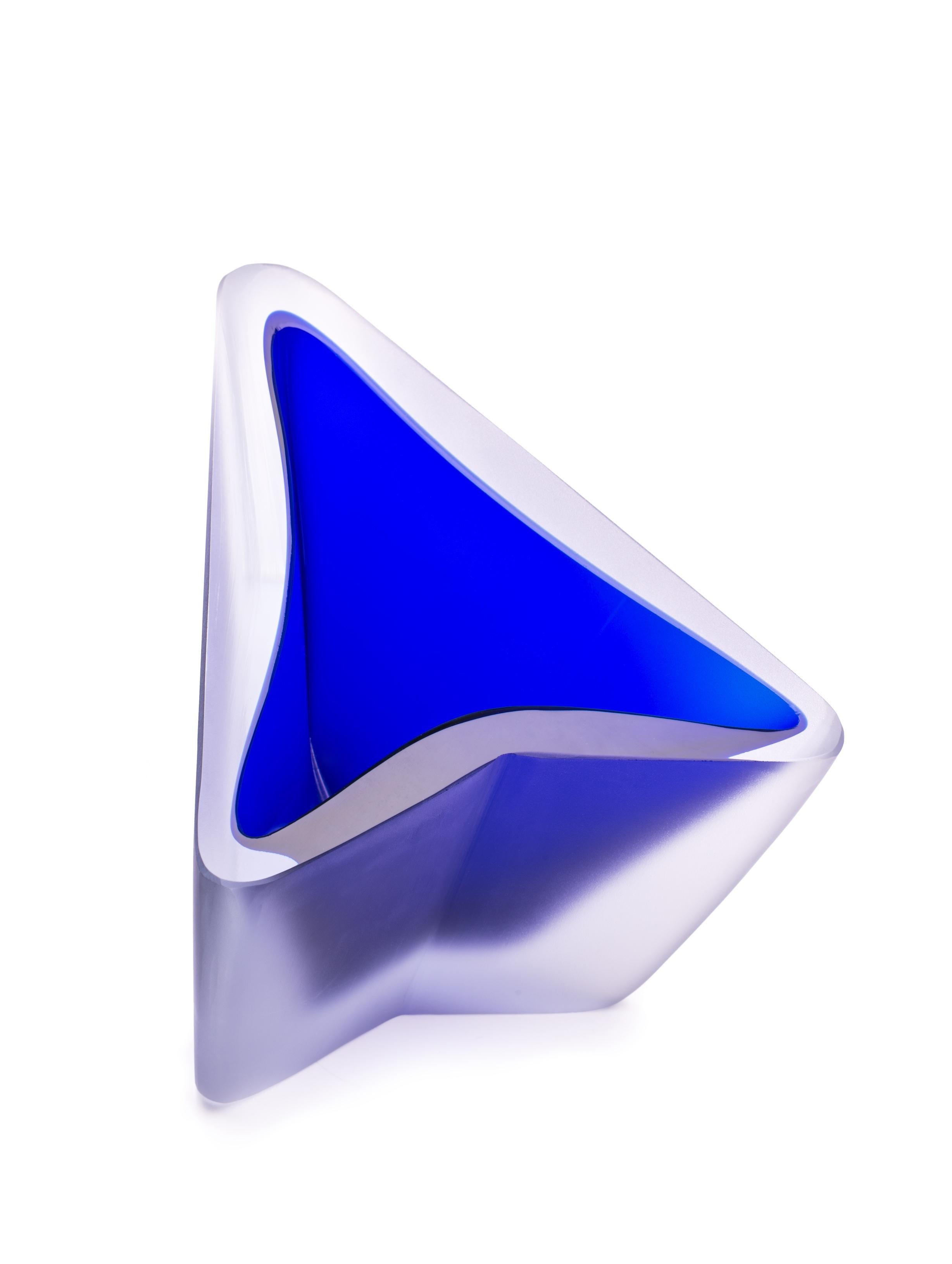 Moderno Vaso piccolo in vetro di Murano blu oceano del XXI secolo di Alessandro Mendini Freccia in vendita