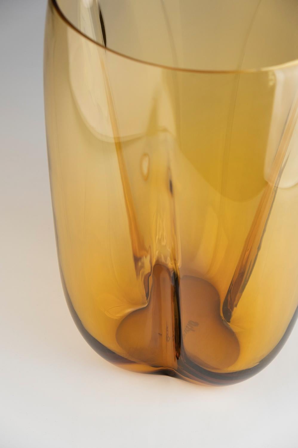 XXI secolo Alessandro Mendini Vaso grande in vetro di Murano Petalo Ambra In condizioni Nuovo in vendita a Brembate di Sopra (BG), IT