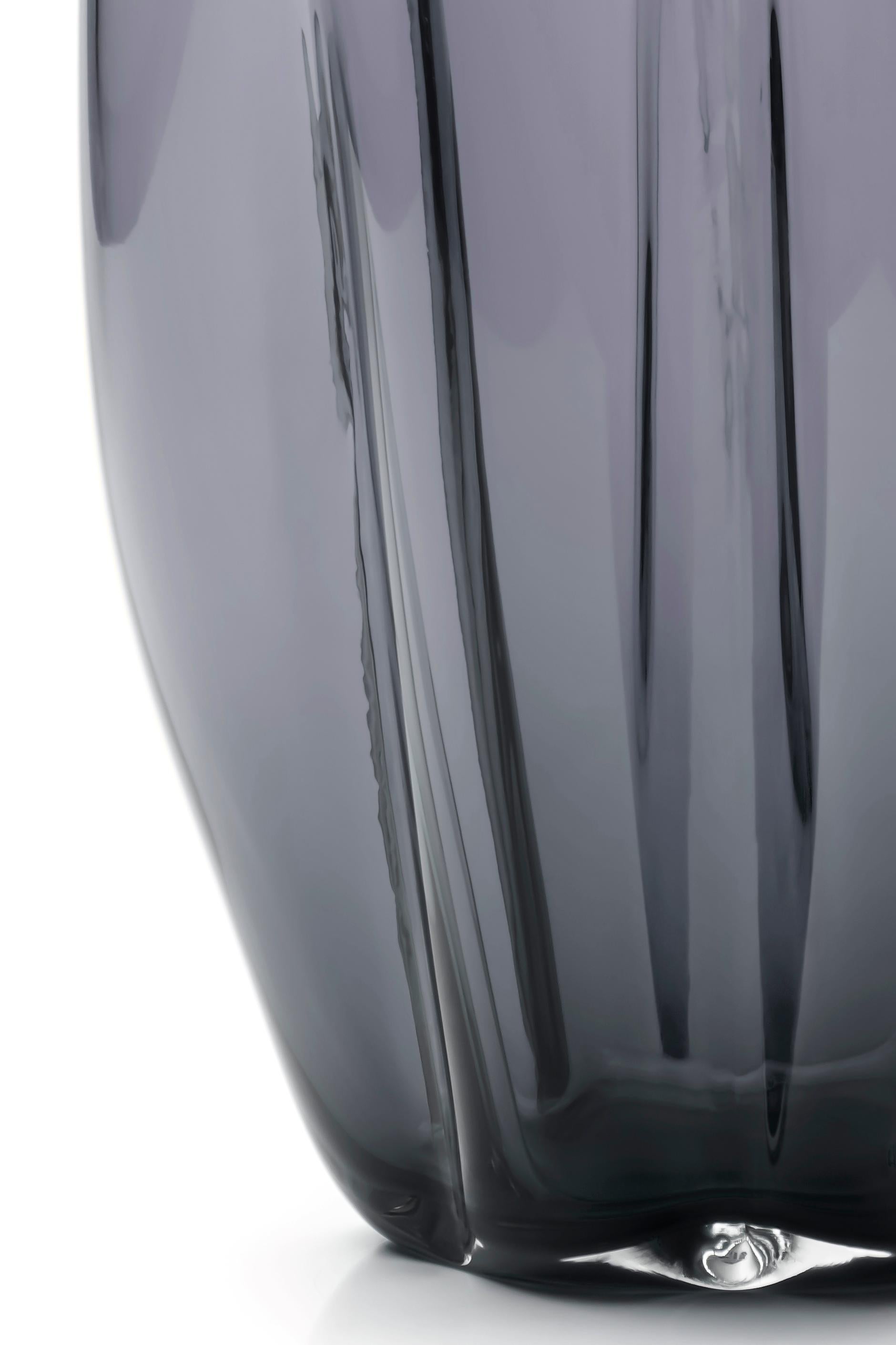 Fait main 21e siècle Alessandro Mendini Petit vase en verre de Murano Gris acier en vente