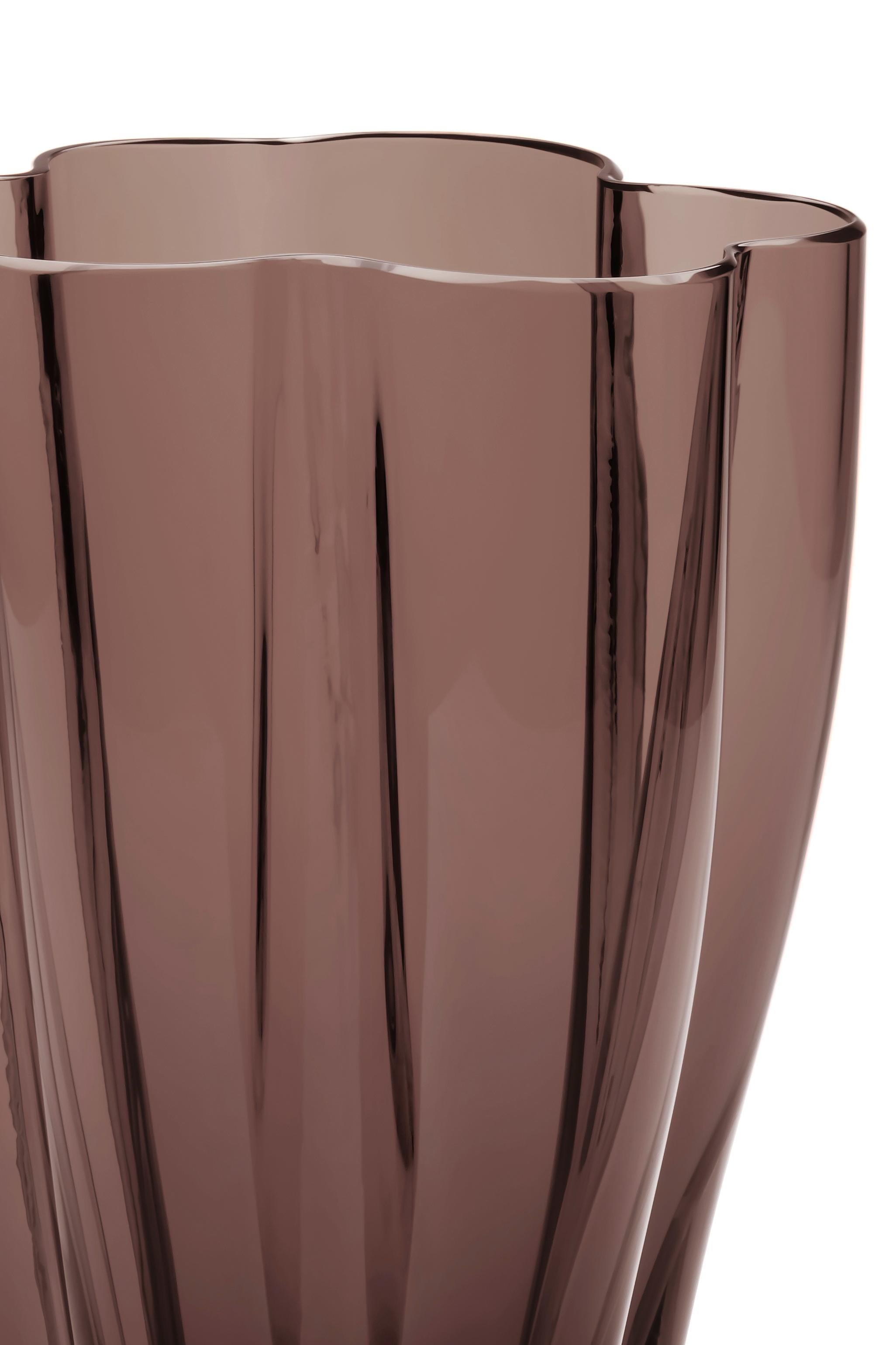 Fait main 21e siècle Alessandro Mendini Petit vase en verre de Murano Tabac en vente