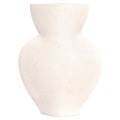 Vase Amphore du 21e siècle en céramique blanche, fabriqué à la main en France