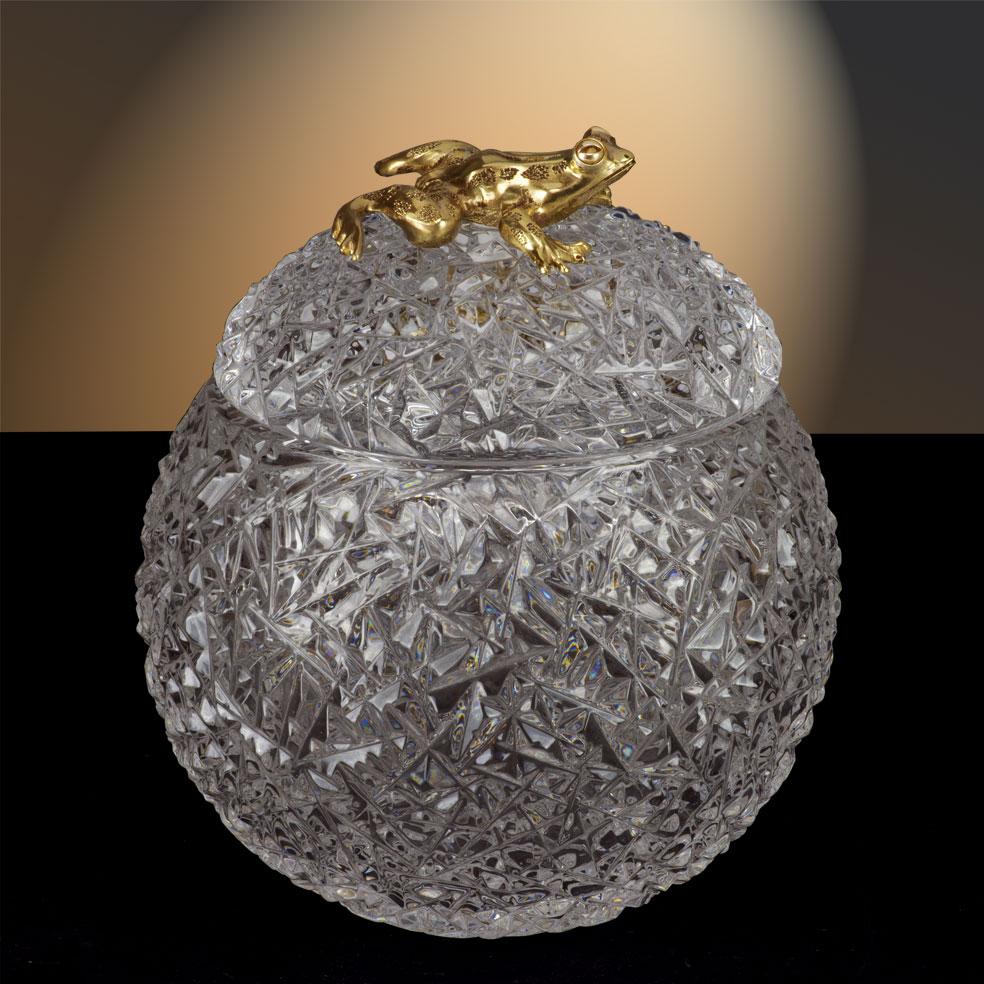 italien 21e siècle,  COLLECTION DE BOÎTE D'Animaux -  boîte de cristal  avec grenouille en bronze doré  en vente
