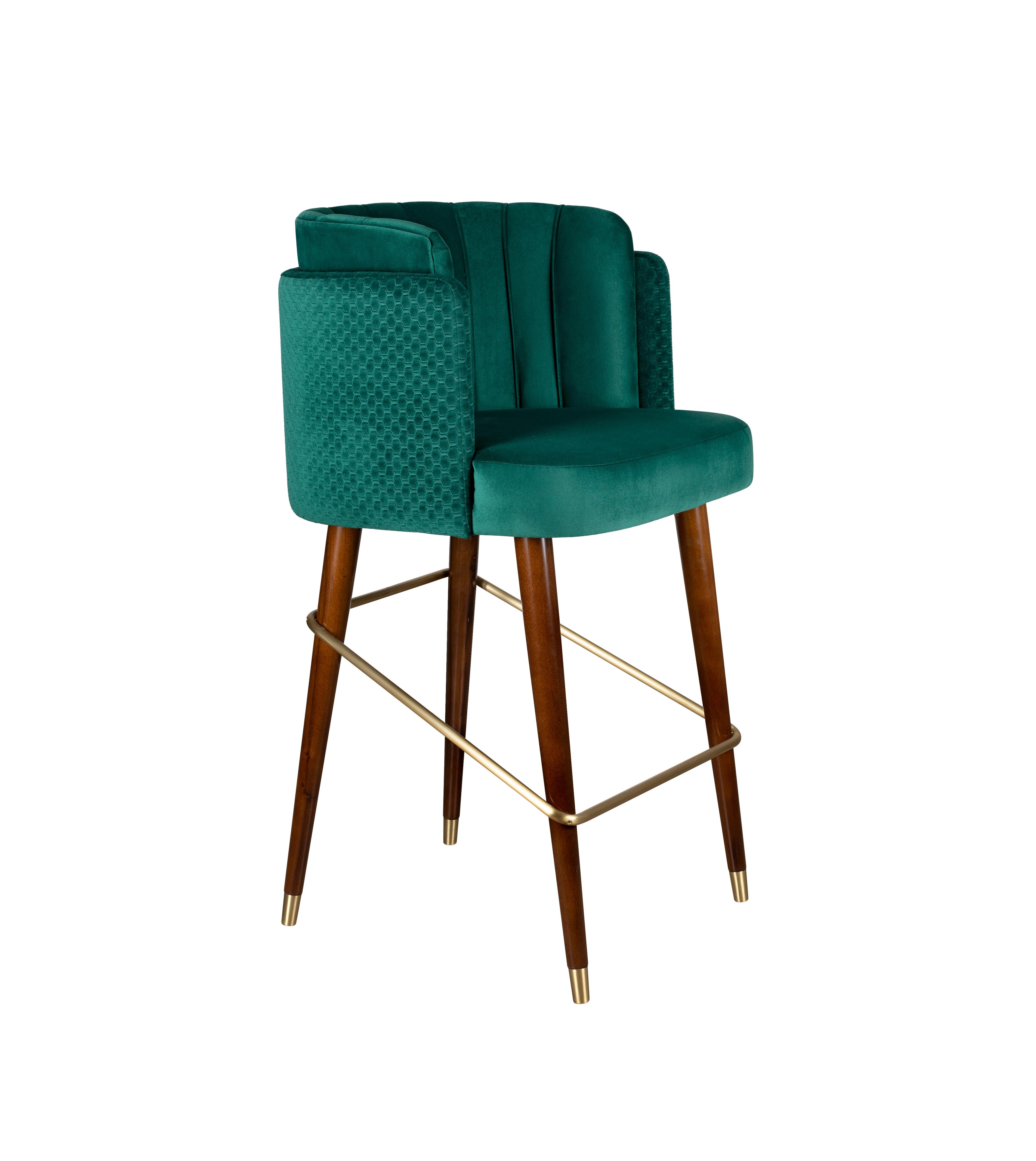 The Anita Mid-Century Modern bar chair is a piece where lush, beauty and delicacy hide the fierceness and unbridled sensuality of one of the 1950s iconic personalities: Anita Ekberg. This beautiful chair has an exquisite velvet upholstery supported