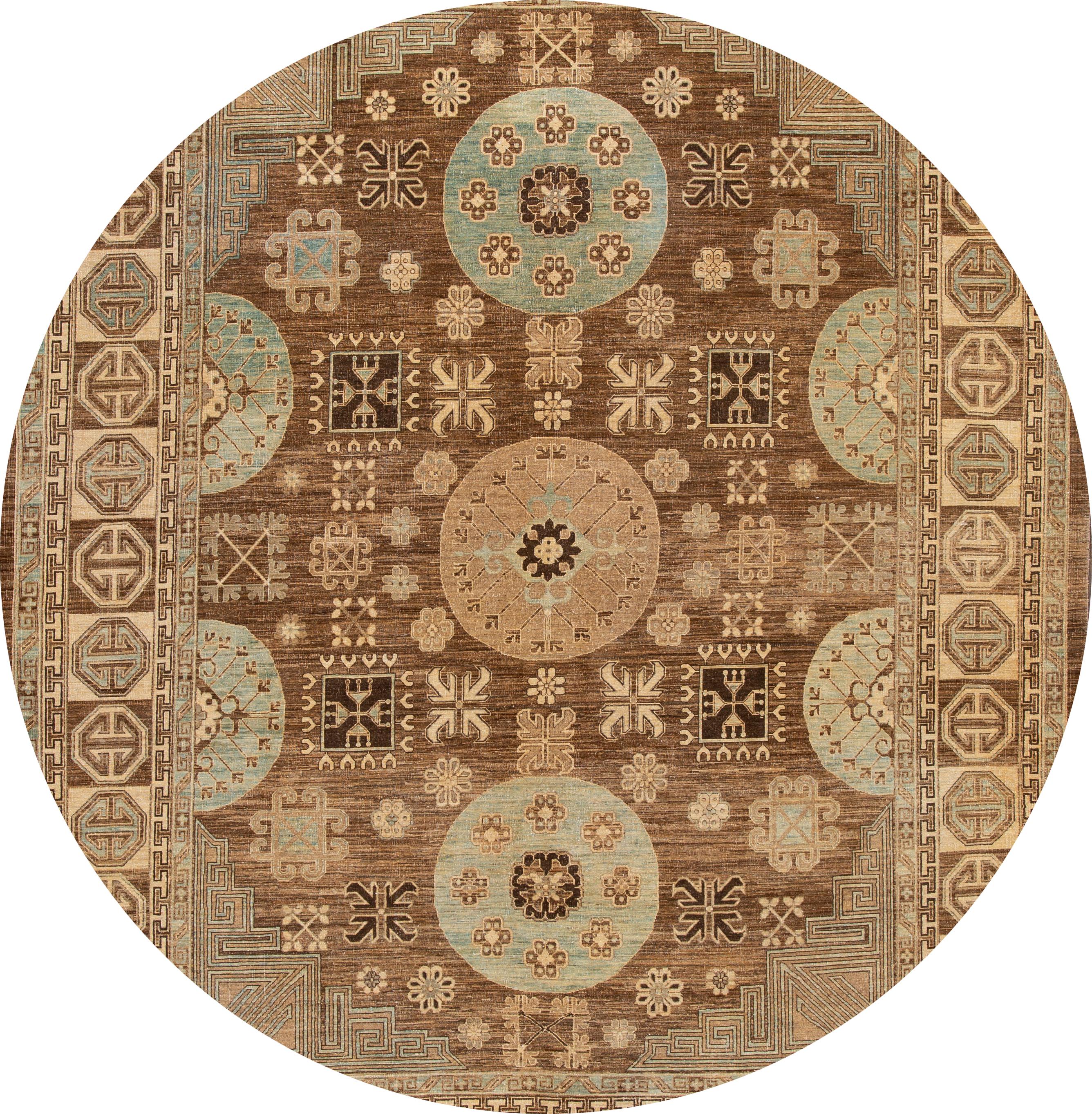 A beautiful contemporary Khotan hand-knotted with tan, and multi-color accents in a geometric design. This rug will make your floor look splendid. 

This rug measures: 9'1