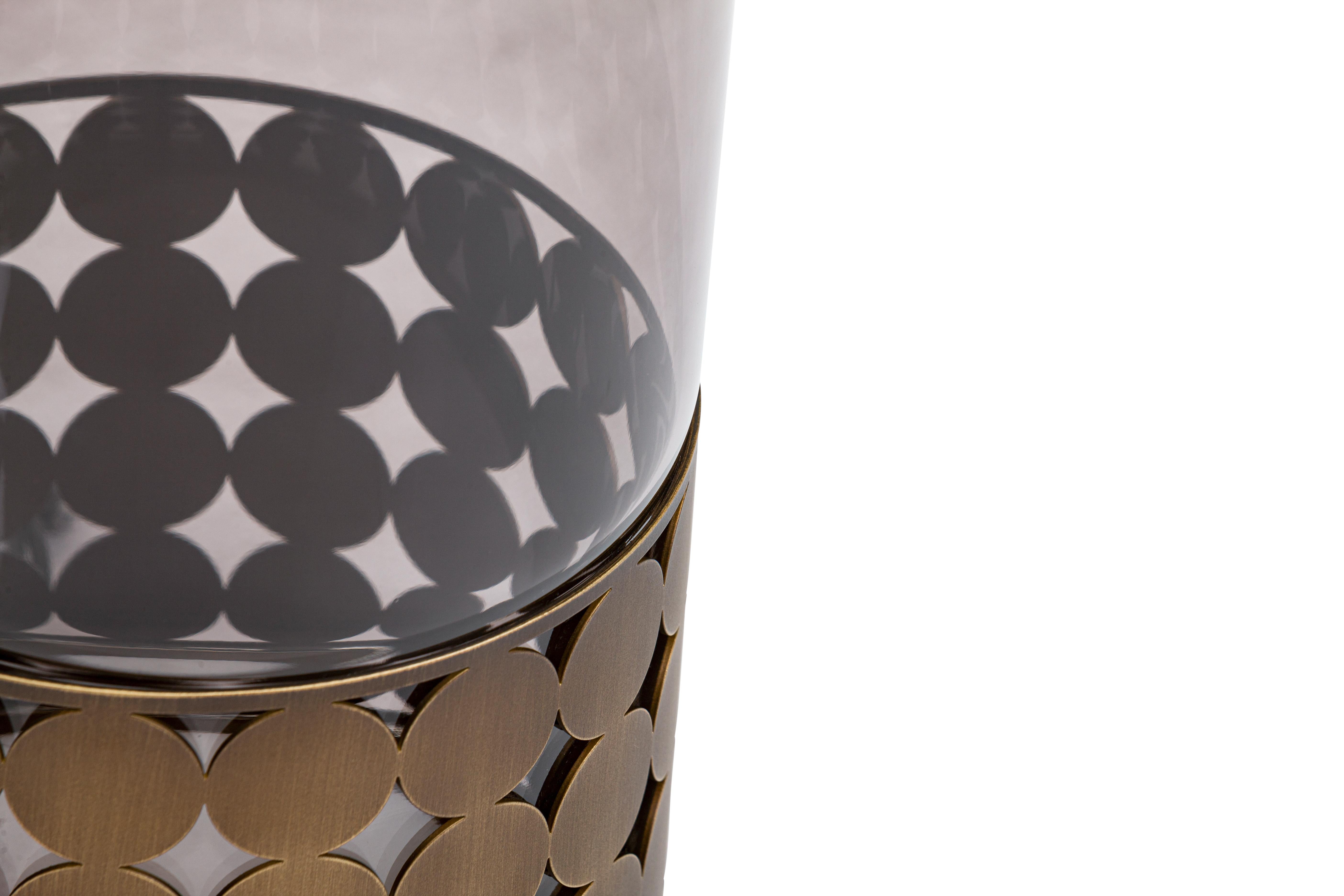 Lampe de table Art déco Elie Saab maison du XXIe siècle en métal bronzé, Italie.

Inspirées par l'effet de lumière magique du phénomène optique atmosphérique, les lampes Light Pillar sont à la fois intemporelles et contemporaines. Corps d'éclairage