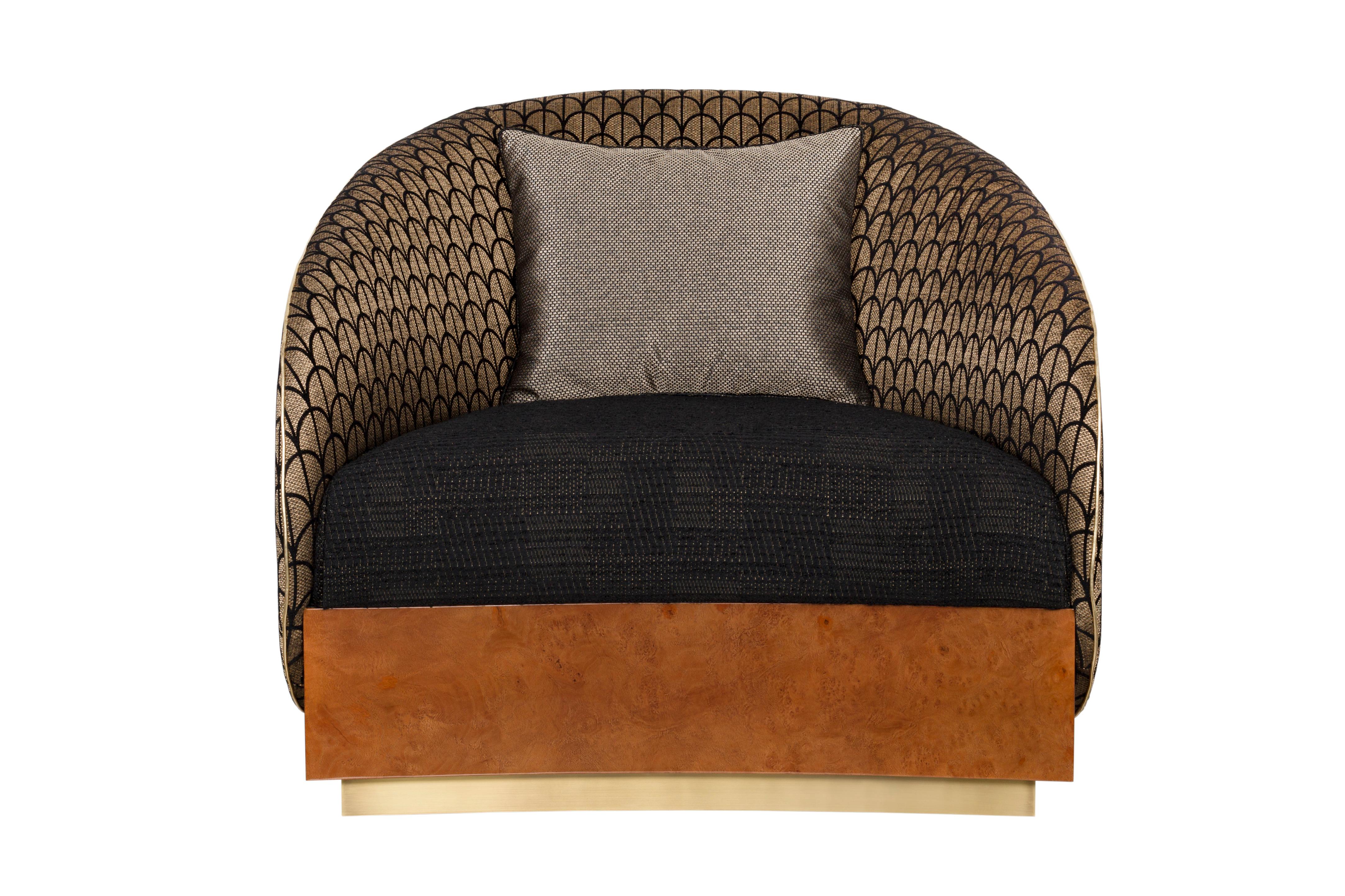 Halden Sessel, Modern Collection'S, handgefertigt in Portugal - Europa von GF Modern.

Der Sessel Halden ist inspiriert von der gleichnamigen norwegischen Grenzstadt an der Mündung des Flusses Tista. Die harmonische Kombination aus goldener Chenille