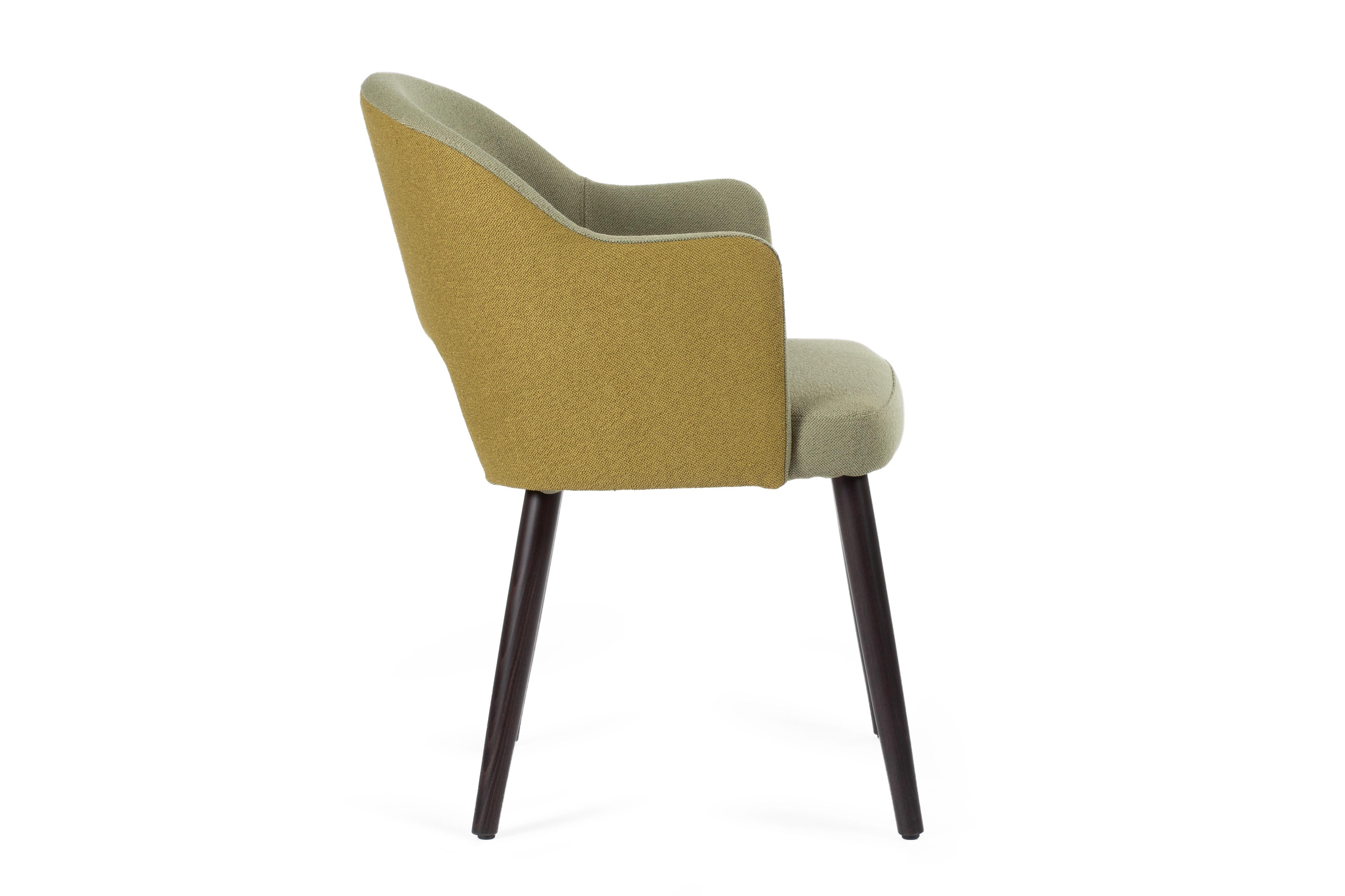 Upholstered armchair in Free Life® fabric (available in different colours) and wooden legs. Perfect seating for living and kitchen spaces.

Features
Chair with upholstered seat and backrest covered in Free Life® fabric with special