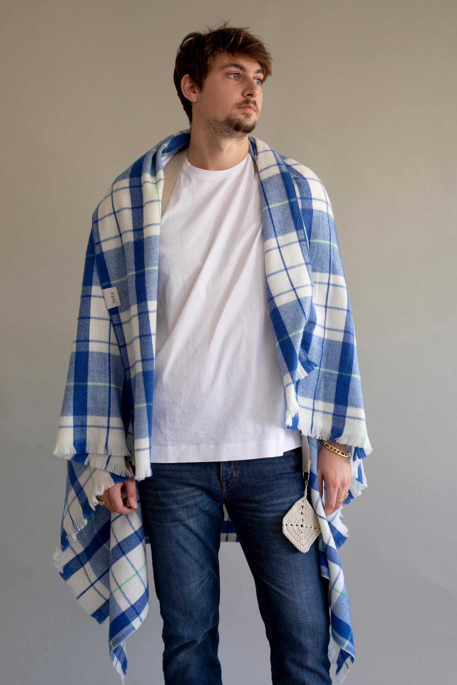 21st Century Asian Blue White Plaid Strap Blanket In New Condition For Sale In Tel Aviv, IL