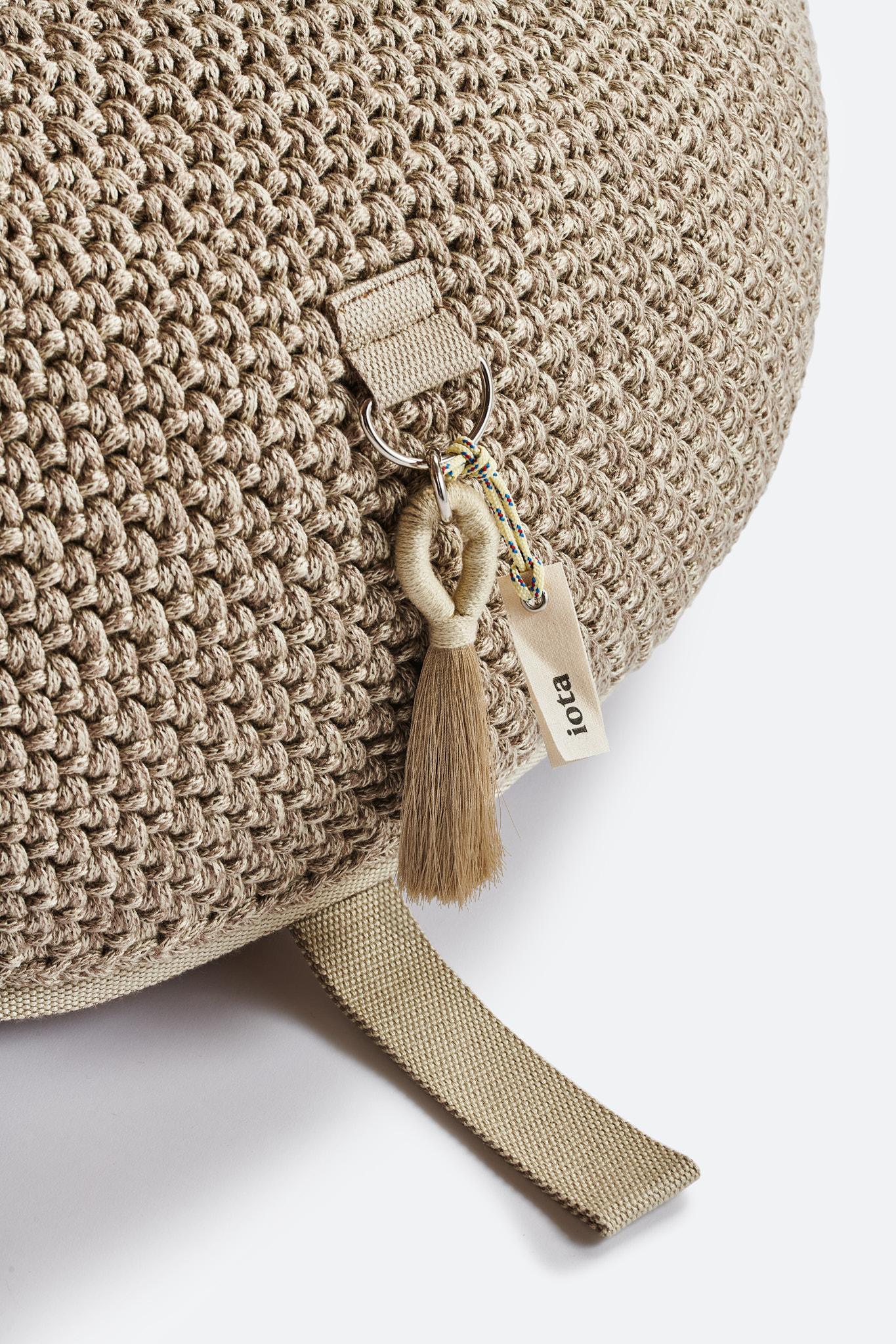 21st Century Asian Mocha Farbe Outdoor Indoor Handmade Runde Pouf (Israelisch) im Angebot