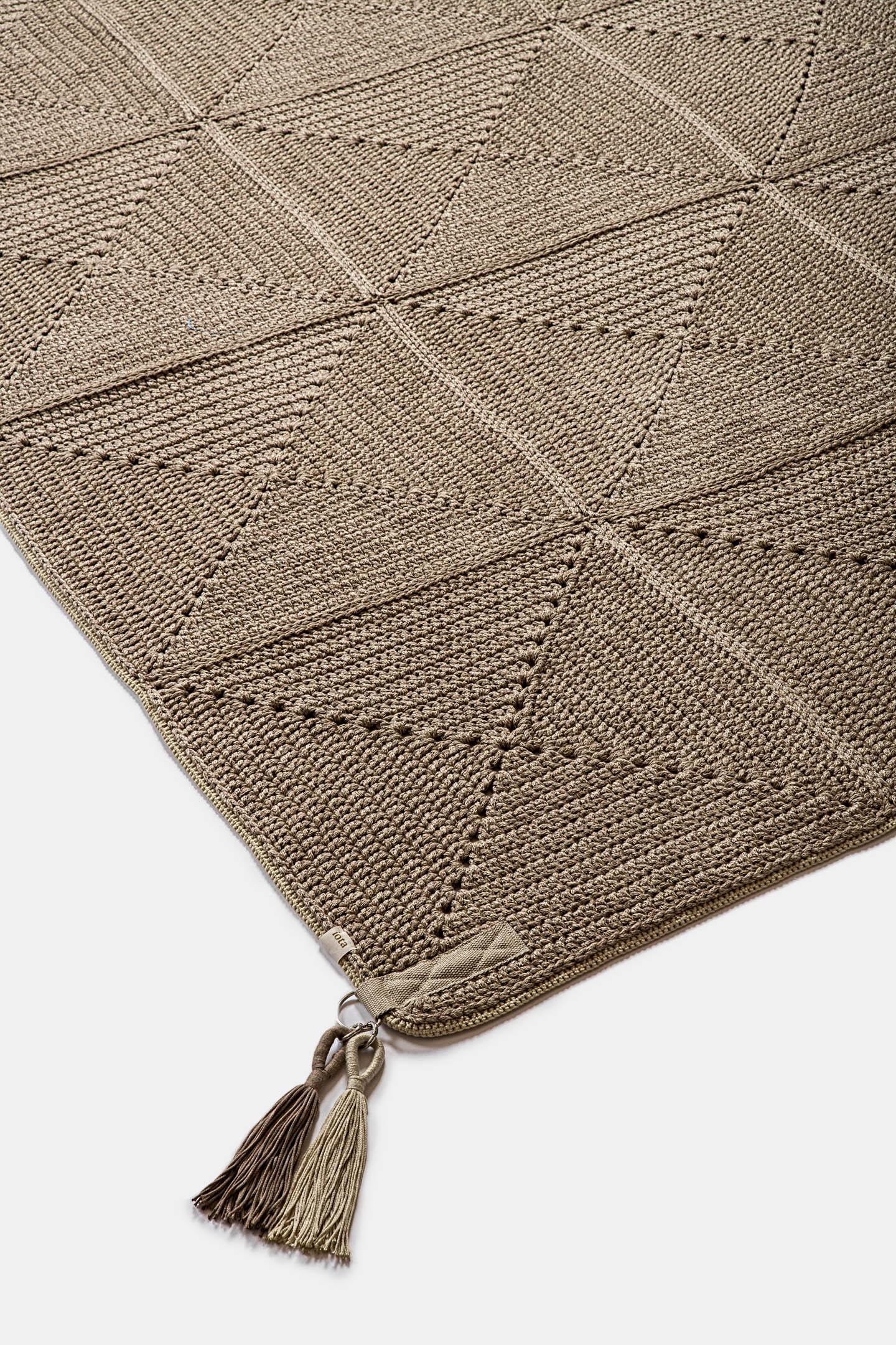 Alfombra de ganchillo asiática del siglo XXI moca para exterior e interior 200x200 cm hecha a mano en venta 4