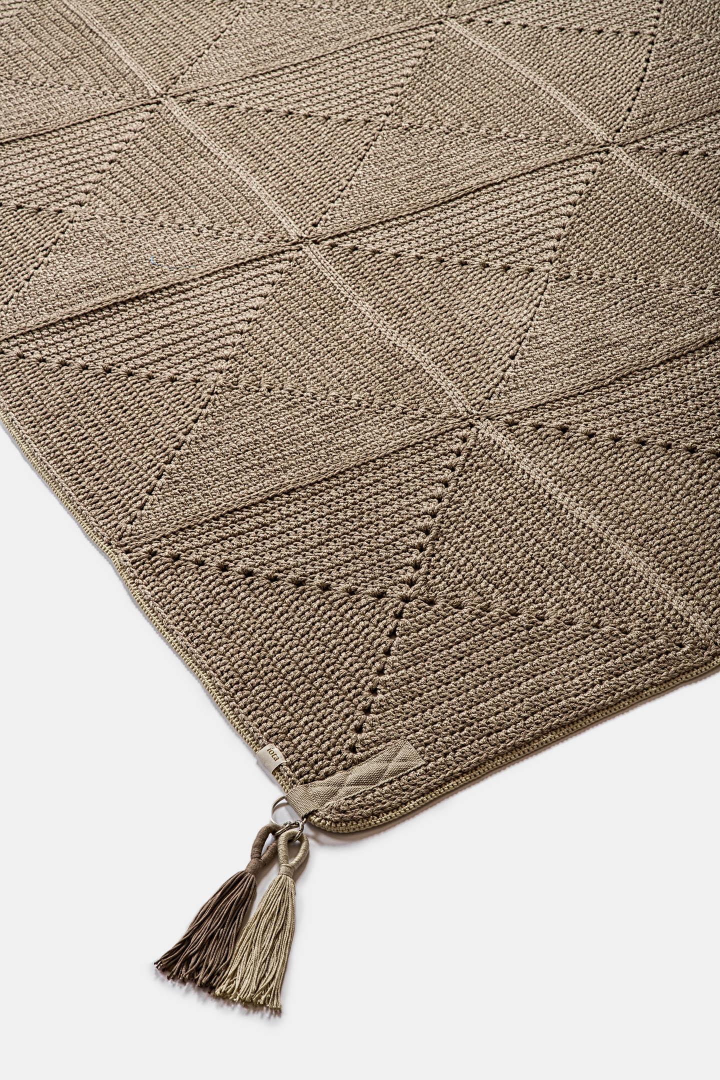 21st Century Asian Brown Beige Outdoor Indoor 200x200 cm Handmade Crochet Rug For Sale 4