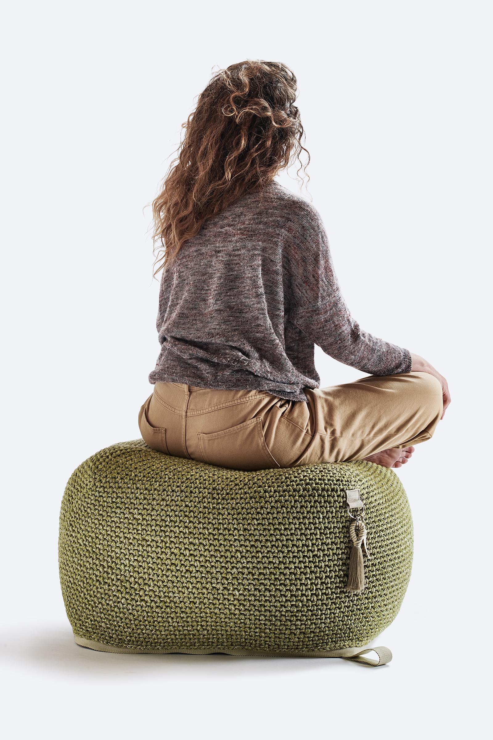 21st Century Asian Green Olive Outdoor Indoor Handmade Pouf (Moderne) im Angebot